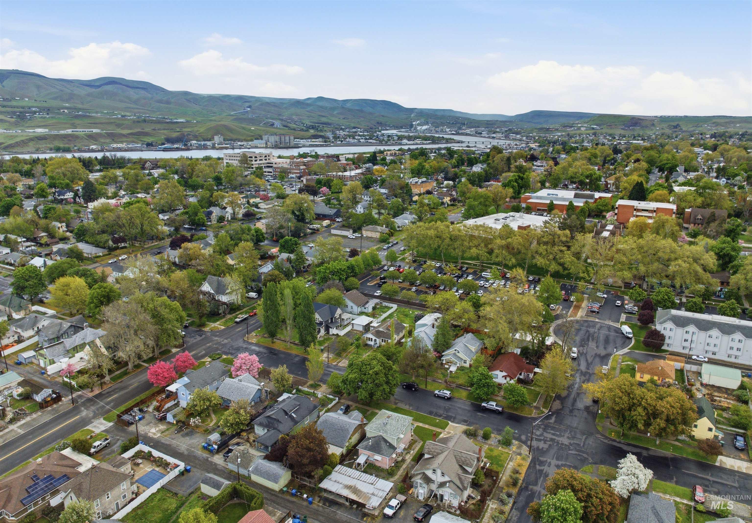 722 3rd St, Lewiston, Idaho 83501, 2 Bedrooms, 1 Bathroom, Residential Income For Sale, Price $485,000,MLS 98983845