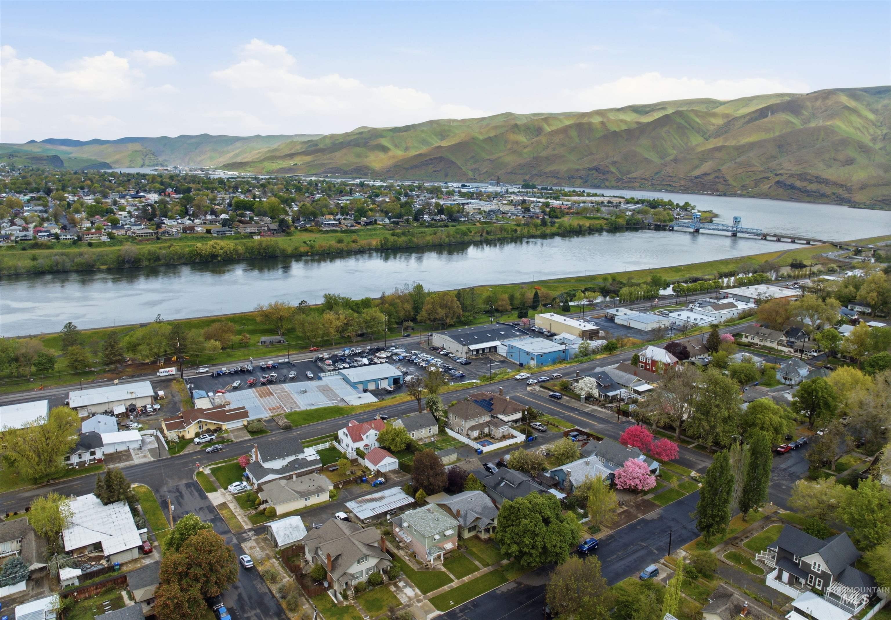 722 3rd St, Lewiston, Idaho 83501, 2 Bedrooms, 1 Bathroom, Residential Income For Sale, Price $485,000,MLS 98983845