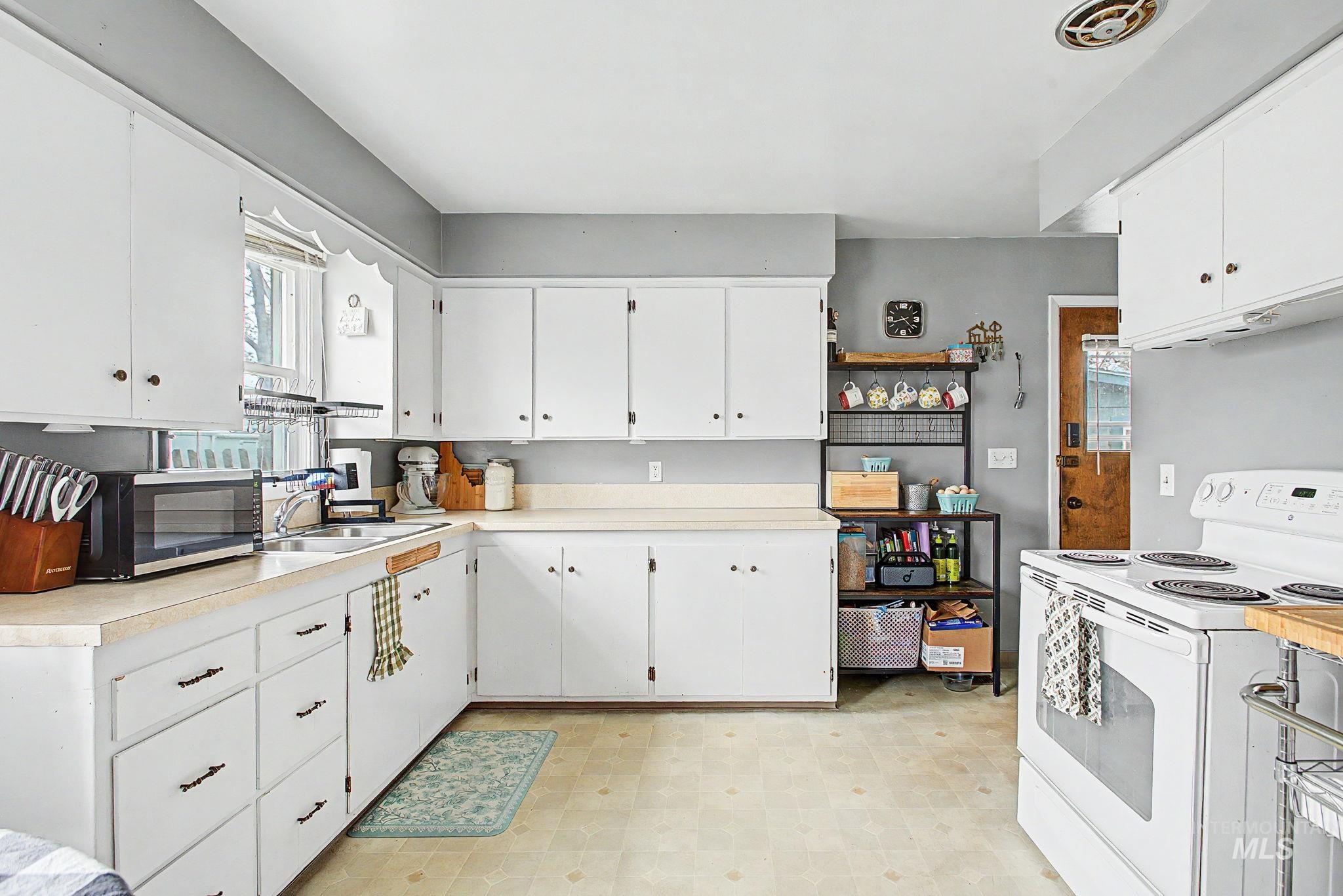 2325 8th Avenue, Lewiston, Idaho 83501, 3 Bedrooms, 1.5 Bathrooms, Residential For Sale, Price $325,000, 98983848