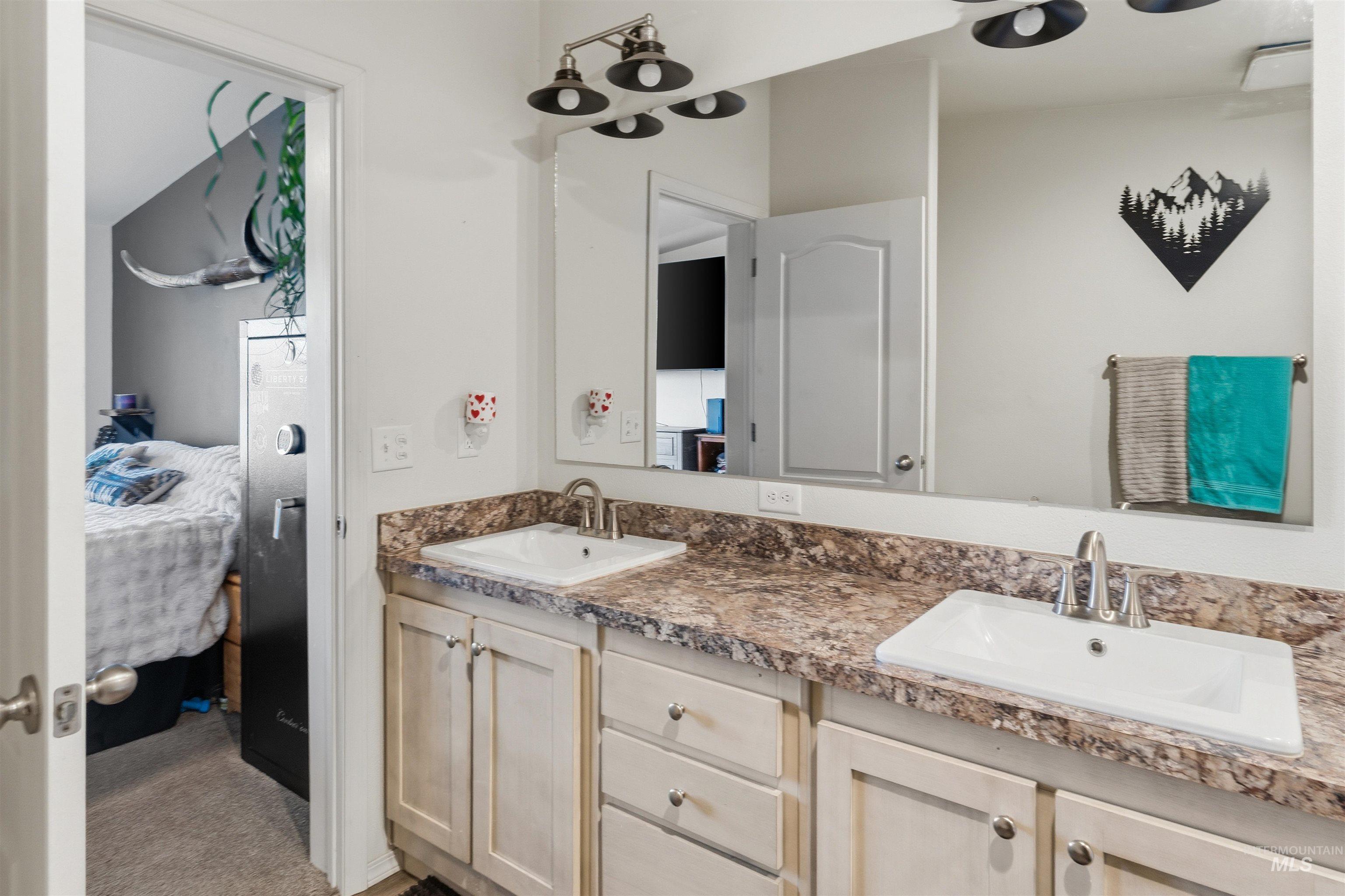 302 3rd Ave, Craigmont, Idaho 83523, 3 Bedrooms, 2 Bathrooms, Residential For Sale, Price $295,000, 98983850