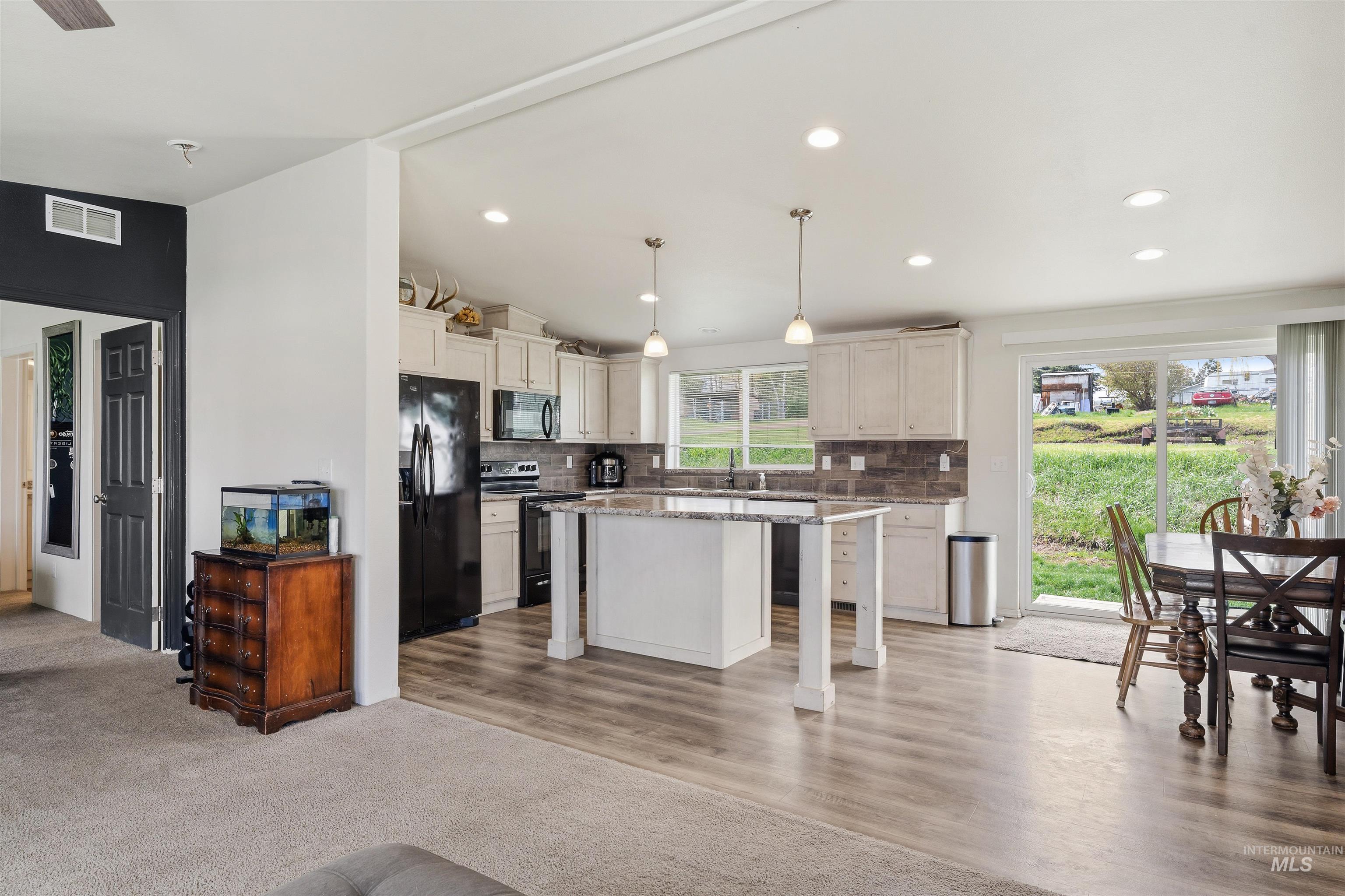 302 3rd Ave, Craigmont, Idaho 83523, 3 Bedrooms, 2 Bathrooms, Residential For Sale, Price $295,000, 98983850