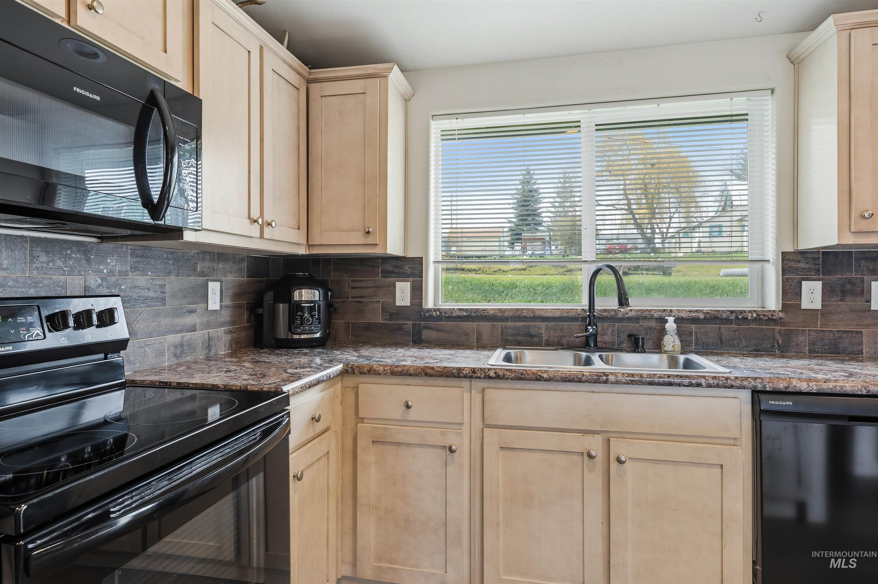 302 3rd Ave, Craigmont, Idaho 83523, 3 Bedrooms, 2 Bathrooms, Residential For Sale, Price $295,000, 98983850