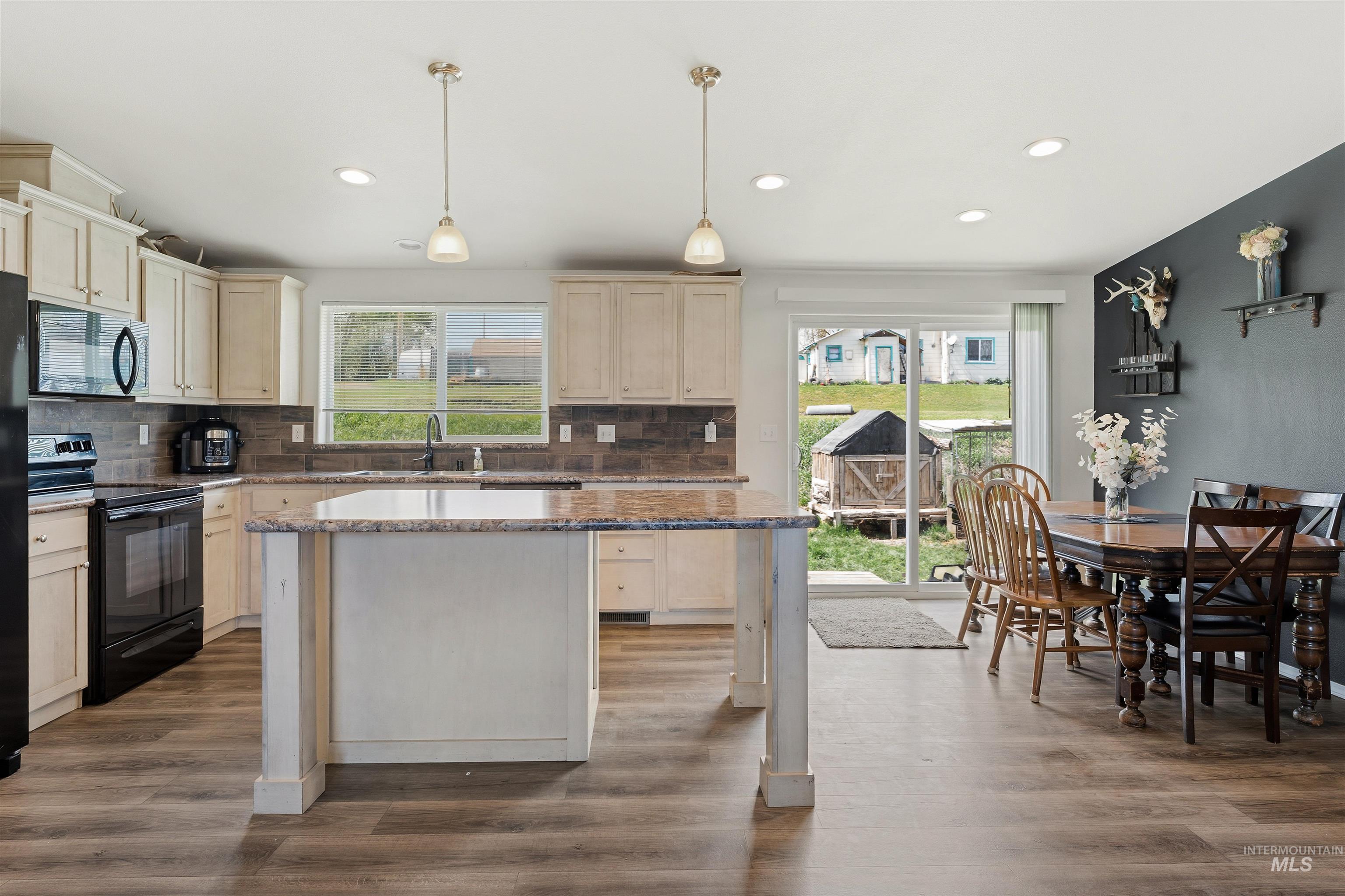 302 3rd Ave, Craigmont, Idaho 83523, 3 Bedrooms, 2 Bathrooms, Residential For Sale, Price $295,000, 98983850