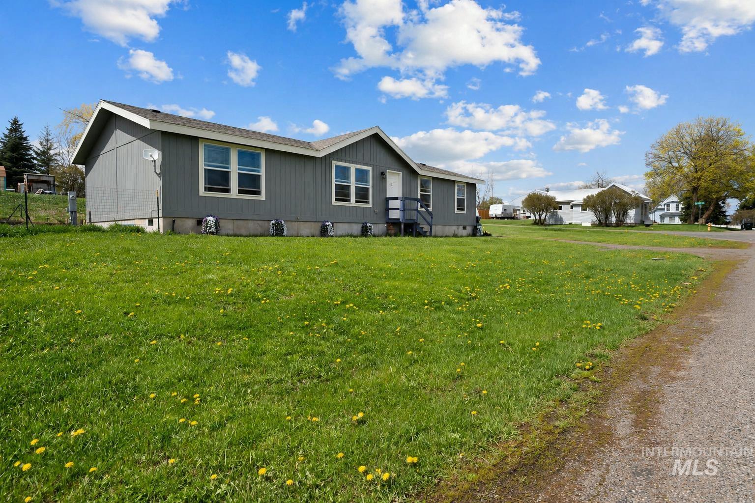 302 3rd Ave, Craigmont, Idaho 83523, 3 Bedrooms, 2 Bathrooms, Residential For Sale, Price $295,000, 98983850