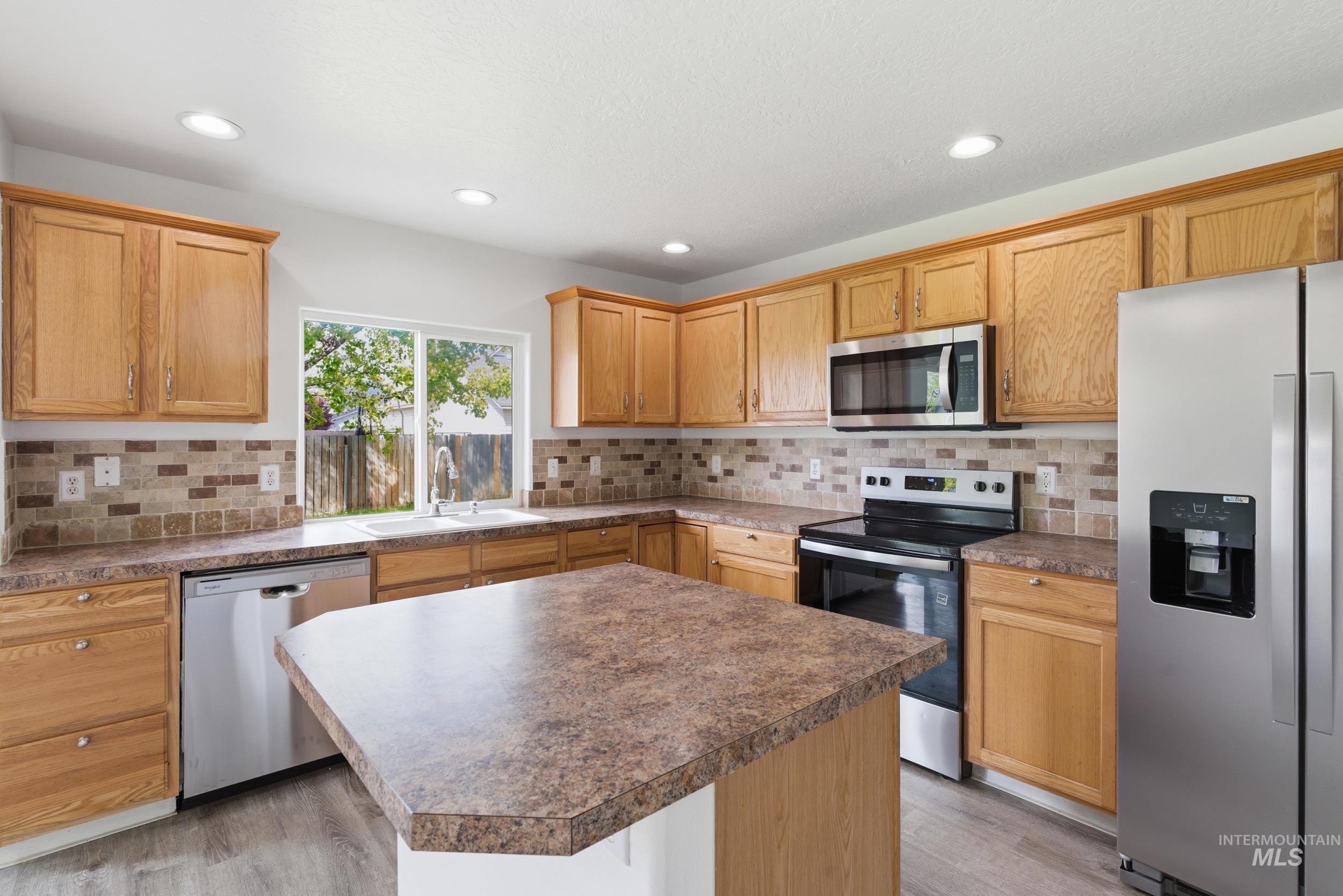 2200 W Lake Pointe Ct., Nampa, Idaho 83651, 4 Bedrooms, 3.5 Bathrooms, Residential For Sale, Price $429,900, 98983853