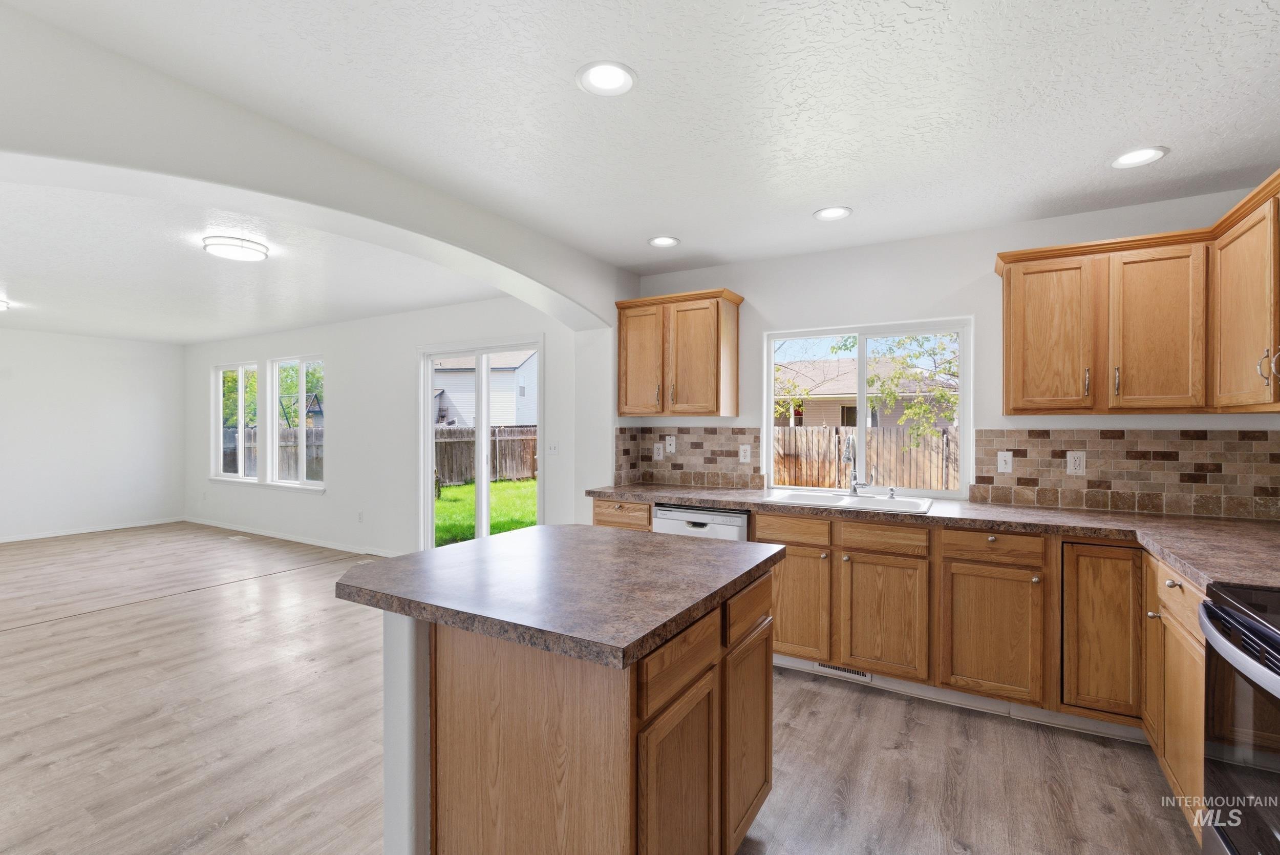 2200 W Lake Pointe Ct., Nampa, Idaho 83651, 4 Bedrooms, 3.5 Bathrooms, Residential For Sale, Price $429,900, 98983853