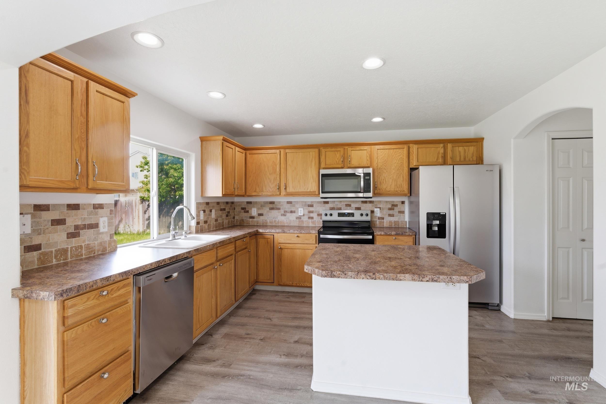 2200 W Lake Pointe Ct., Nampa, Idaho 83651, 4 Bedrooms, 3.5 Bathrooms, Residential For Sale, Price $429,900, 98983853