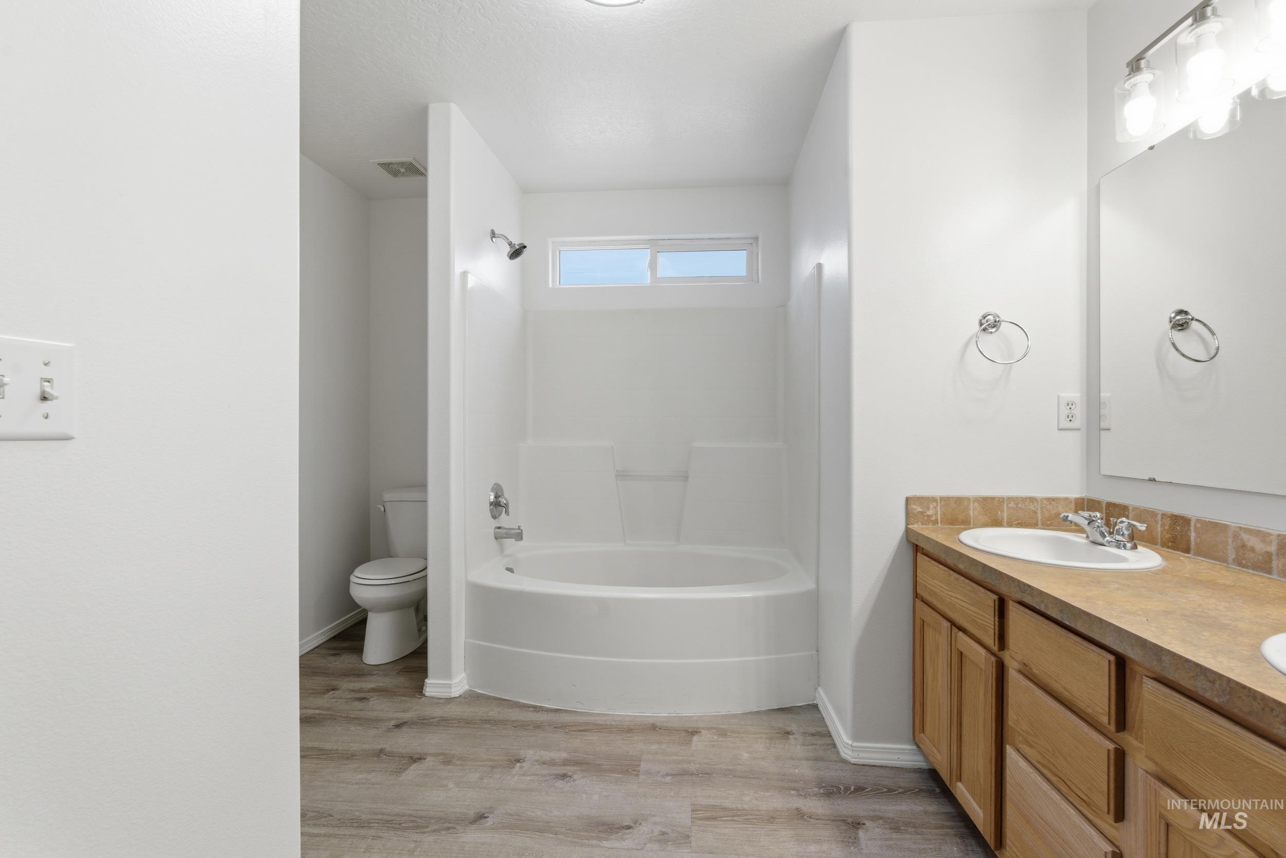 2200 W Lake Pointe Ct., Nampa, Idaho 83651, 4 Bedrooms, 3.5 Bathrooms, Residential For Sale, Price $429,900, 98983853