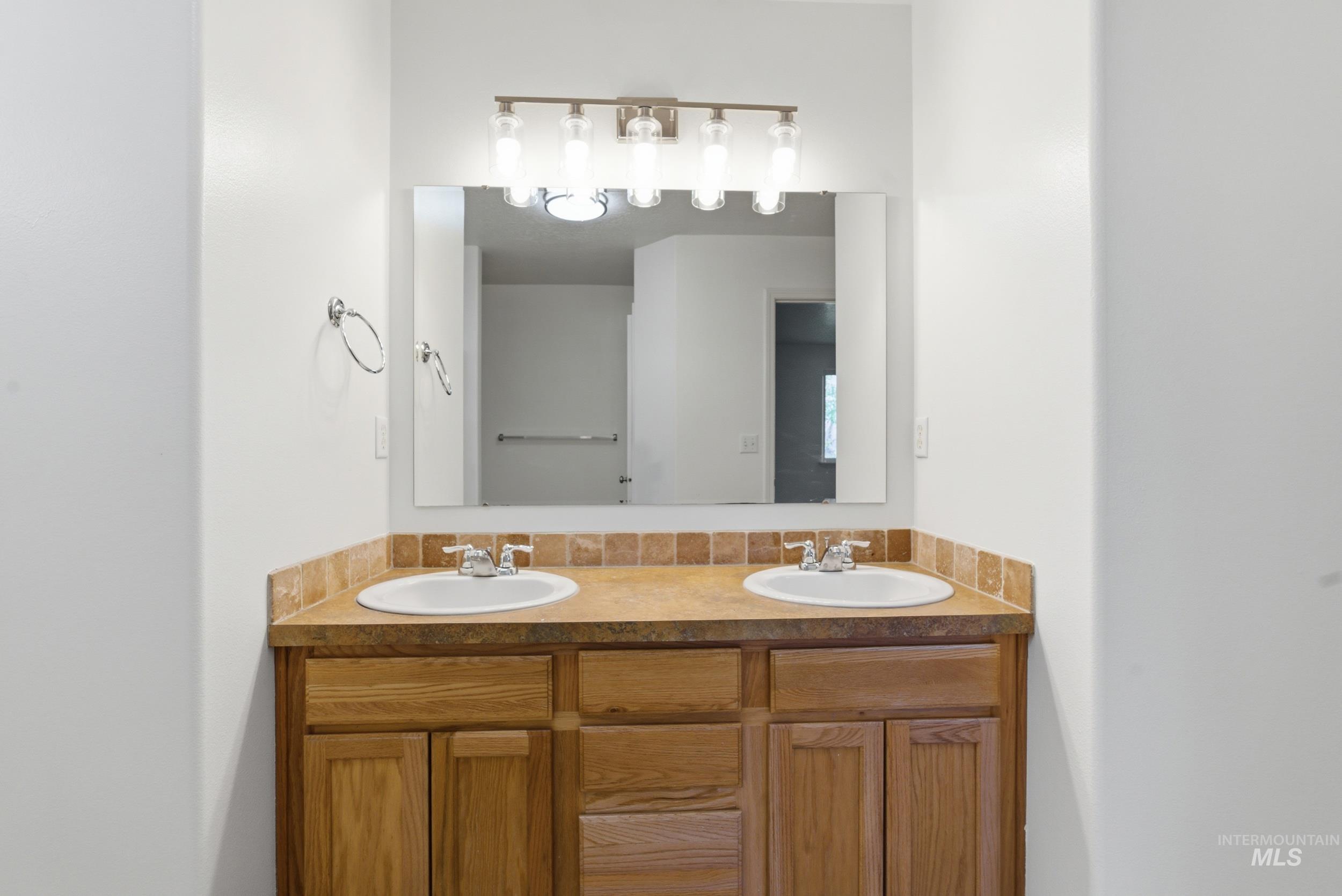 2200 W Lake Pointe Ct., Nampa, Idaho 83651, 4 Bedrooms, 3.5 Bathrooms, Residential For Sale, Price $429,900, 98983853