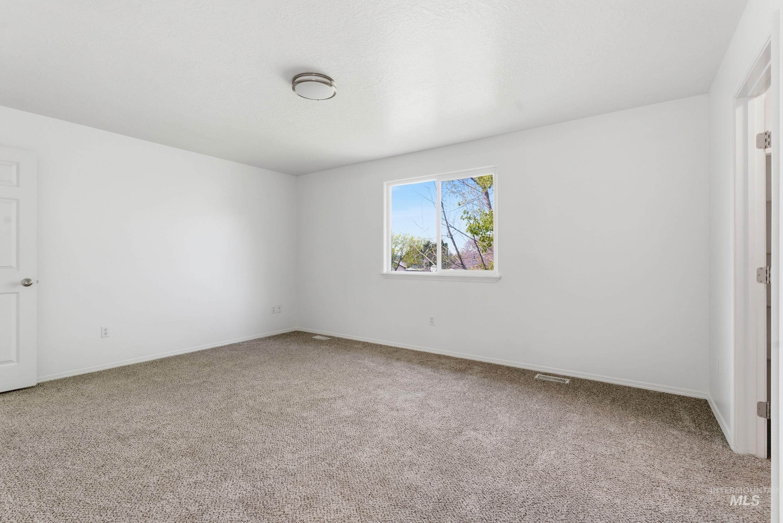 2200 W Lake Pointe Ct., Nampa, Idaho 83651, 4 Bedrooms, 3.5 Bathrooms, Residential For Sale, Price $429,900, 98983853