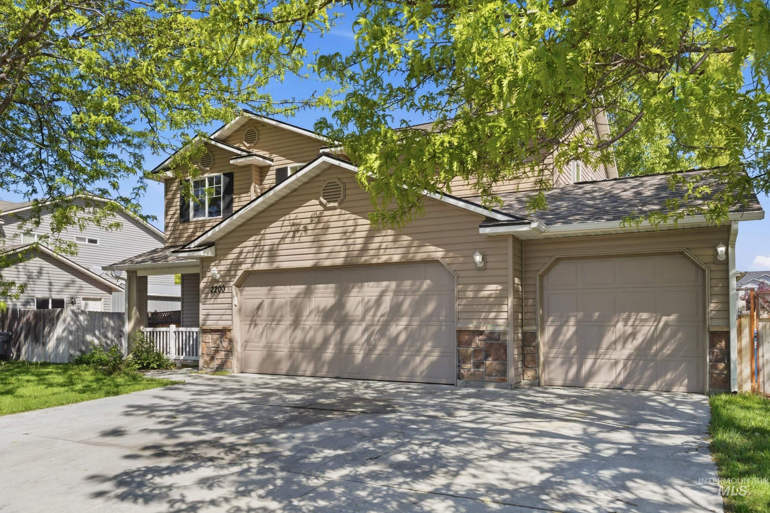 2200 W Lake Pointe Ct., Nampa, Idaho 83651, 4 Bedrooms, 3.5 Bathrooms, Residential For Sale, Price $429,900, 98983853