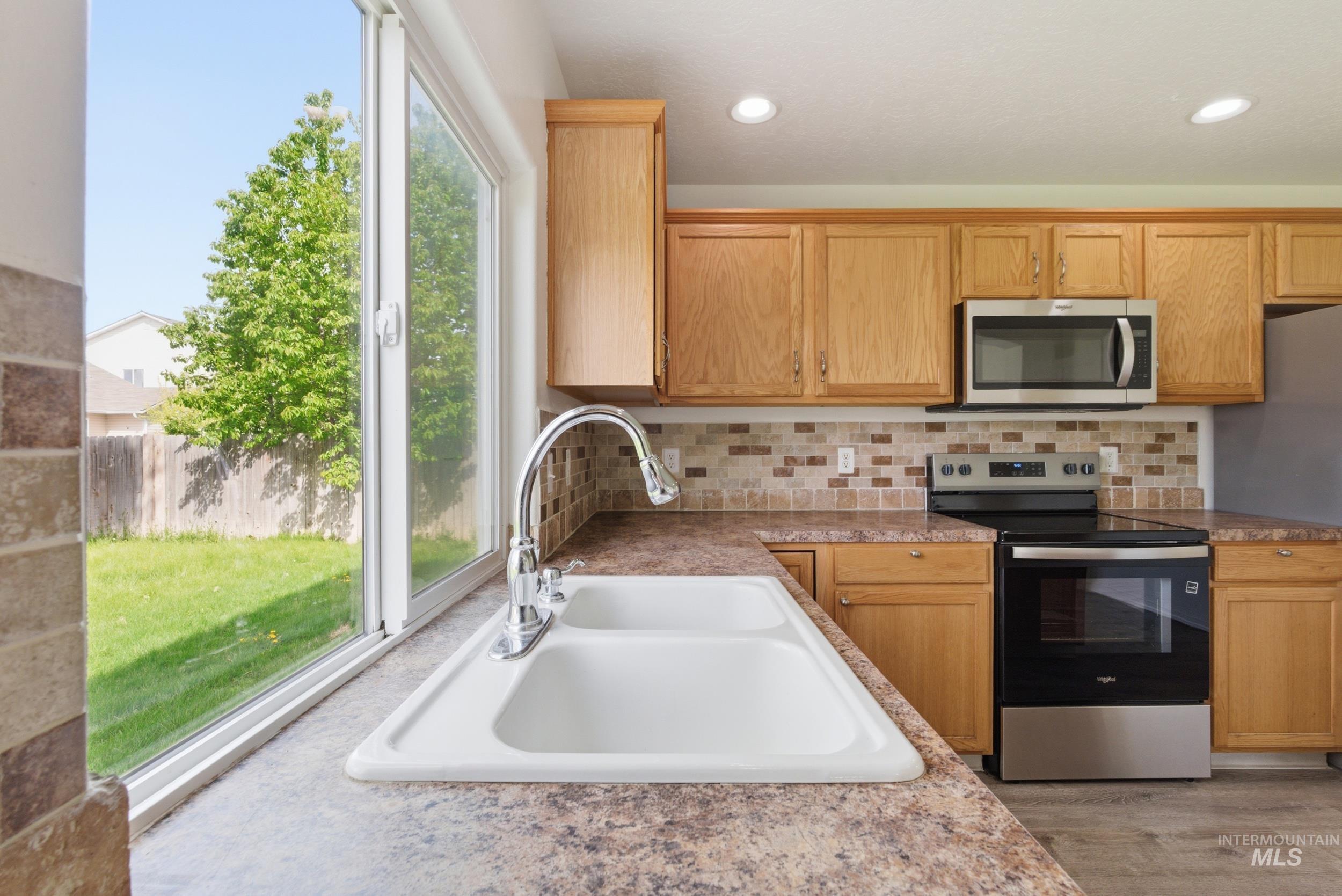 2200 W Lake Pointe Ct., Nampa, Idaho 83651, 4 Bedrooms, 3.5 Bathrooms, Residential For Sale, Price $429,900, 98983853