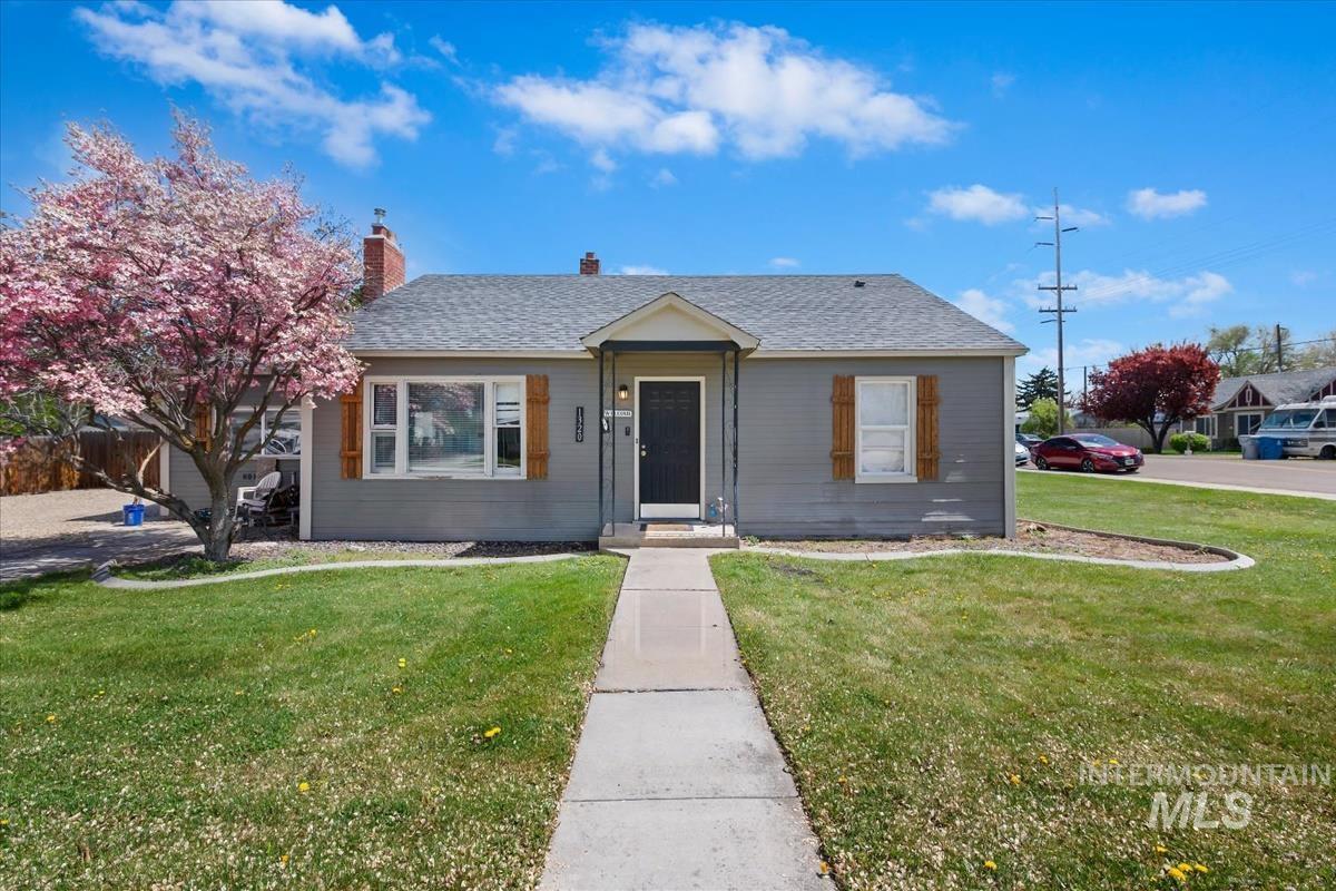 1320 S Holly, Nampa, Idaho 83686, 3 Bedrooms, 1.5 Bathrooms, Residential Income For Sale, Price $399,000,MLS 98983854