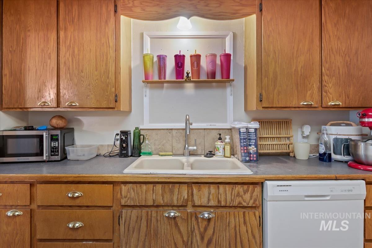 1320 S Holly, Nampa, Idaho 83686, 3 Bedrooms, 1.5 Bathrooms, Residential Income For Sale, Price $449,900,MLS 98983854