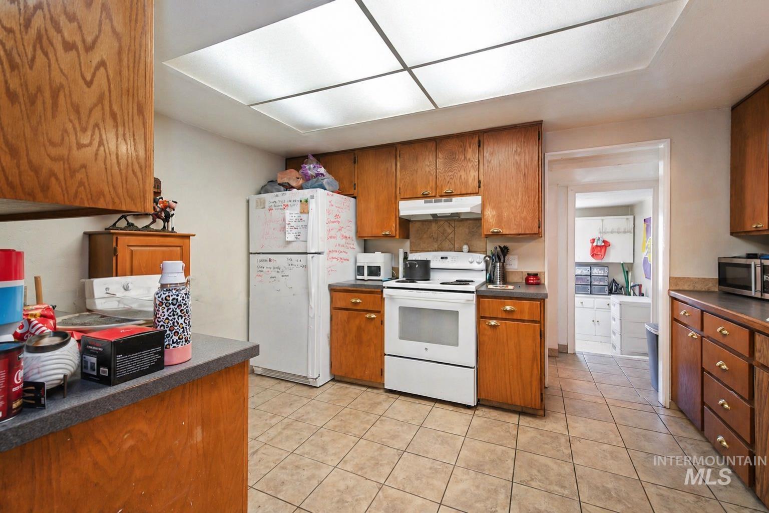 1320 S Holly, Nampa, Idaho 83686, 3 Bedrooms, 1.5 Bathrooms, Residential Income For Sale, Price $449,900,MLS 98983854