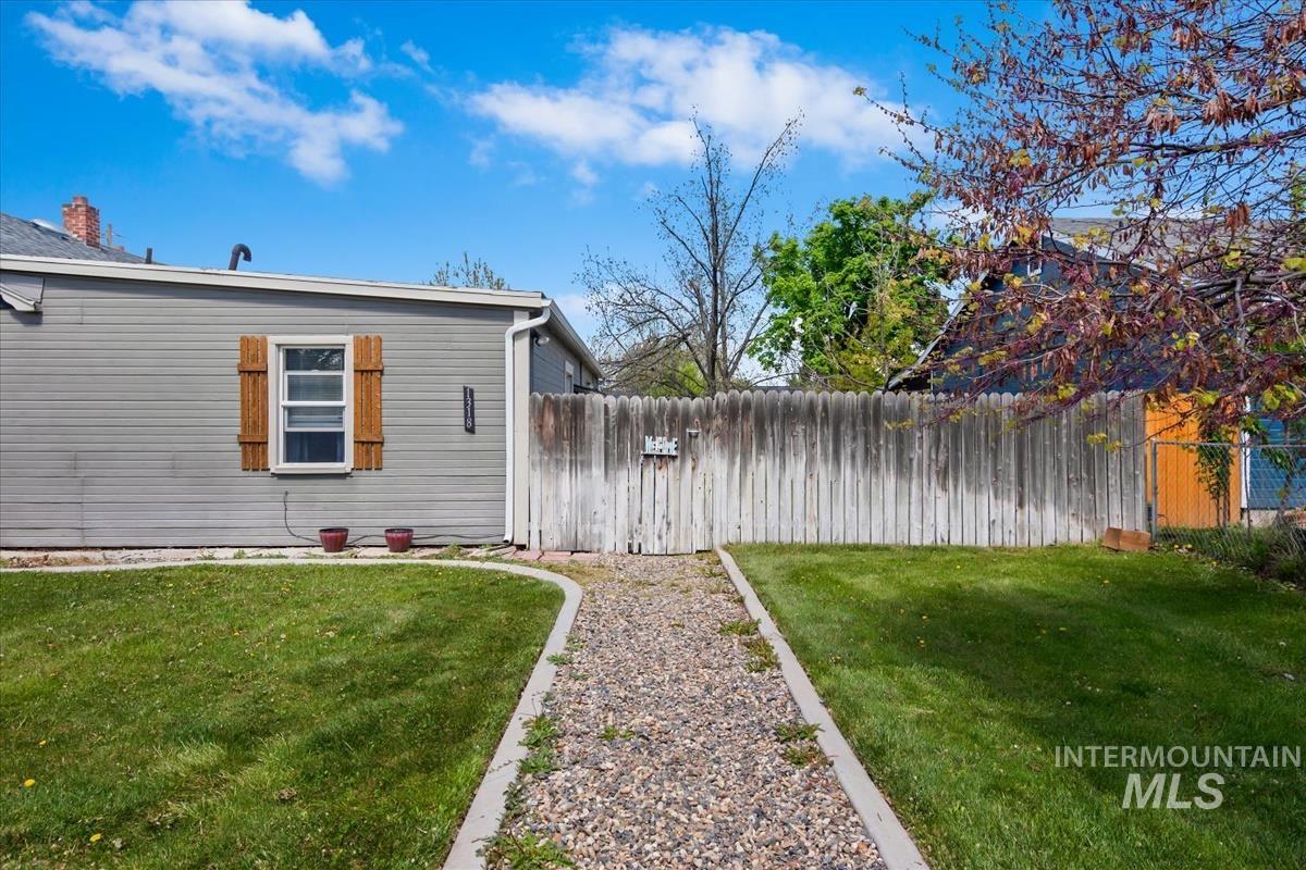 1320 S Holly, Nampa, Idaho 83686, 3 Bedrooms, 1.5 Bathrooms, Residential Income For Sale, Price $449,900,MLS 98983854