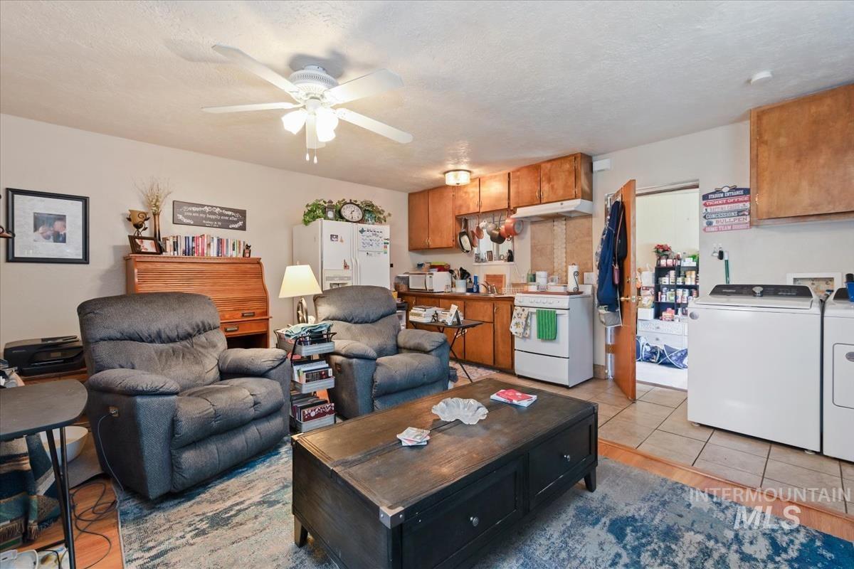 1320 S Holly, Nampa, Idaho 83686, 3 Bedrooms, 1.5 Bathrooms, Residential Income For Sale, Price $449,900,MLS 98983854