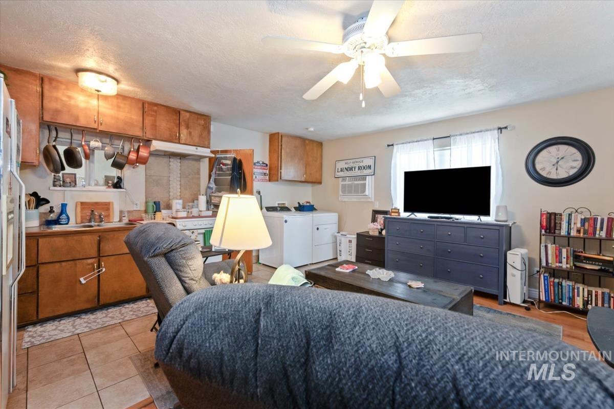 1320 S Holly, Nampa, Idaho 83686, 3 Bedrooms, 1.5 Bathrooms, Residential Income For Sale, Price $449,900,MLS 98983854