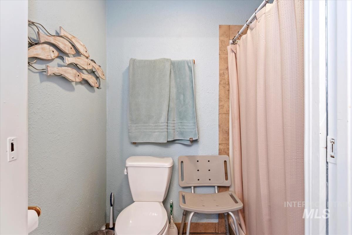 1320 S Holly, Nampa, Idaho 83686, 3 Bedrooms, 1.5 Bathrooms, Residential Income For Sale, Price $449,900,MLS 98983854