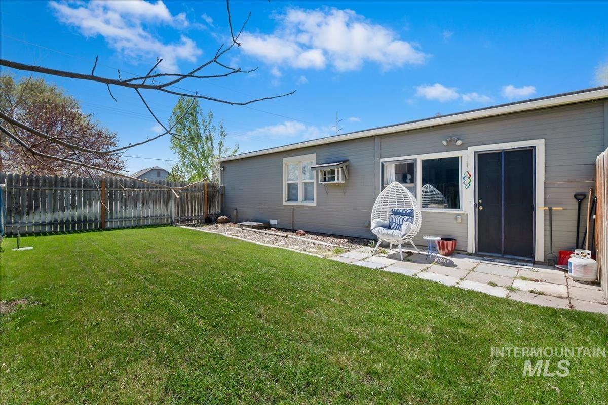 1320 S Holly, Nampa, Idaho 83686, 3 Bedrooms, 1.5 Bathrooms, Residential Income For Sale, Price $449,900,MLS 98983854