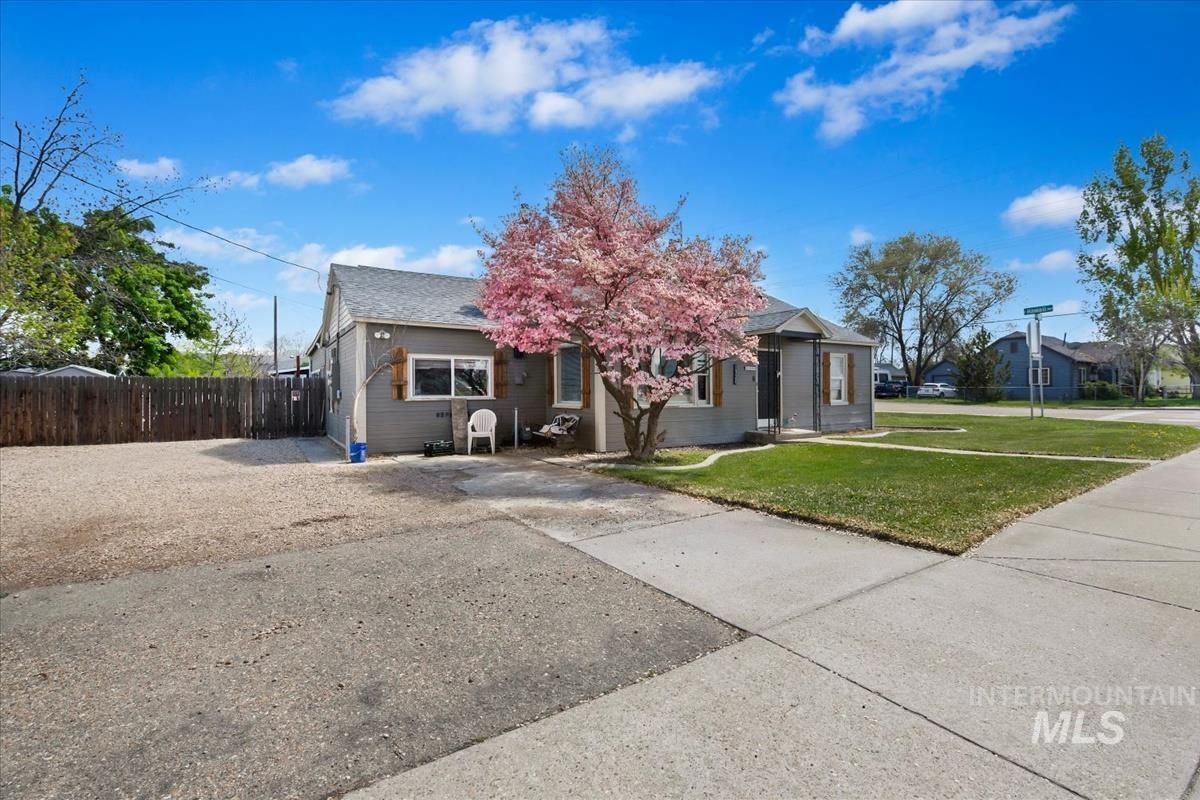 1320 S Holly, Nampa, Idaho 83686, 3 Bedrooms, 1.5 Bathrooms, Residential Income For Sale, Price $449,900,MLS 98983854