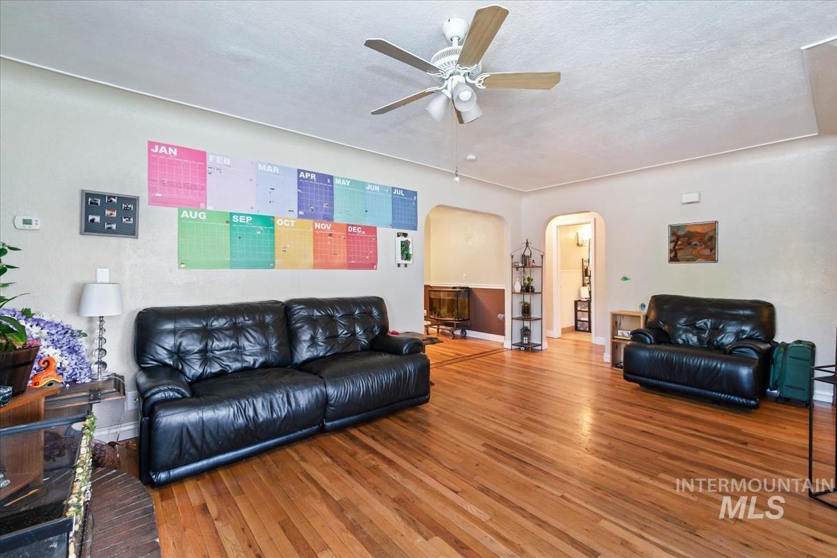 1320 S Holly, Nampa, Idaho 83686, 3 Bedrooms, 1.5 Bathrooms, Residential Income For Sale, Price $449,900,MLS 98983854