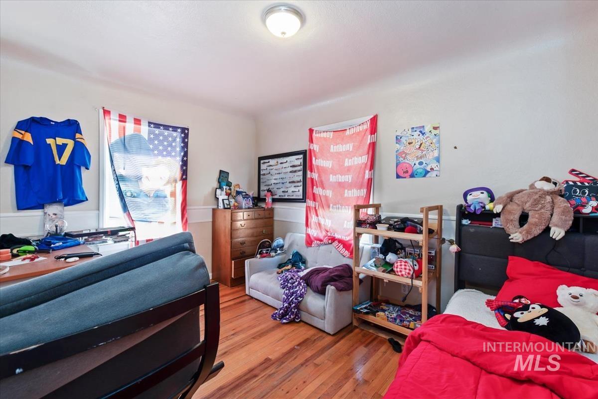 1320 S Holly, Nampa, Idaho 83686, 3 Bedrooms, 1.5 Bathrooms, Residential Income For Sale, Price $449,900,MLS 98983854