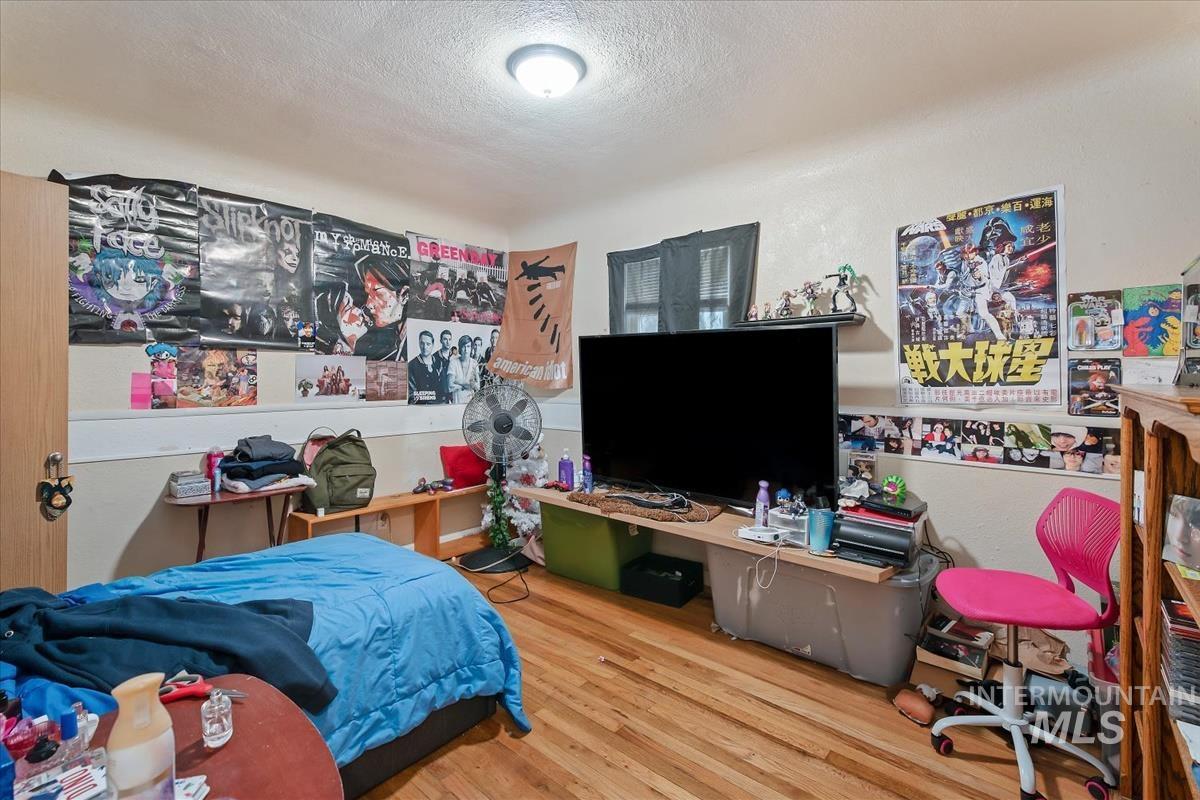 1320 S Holly, Nampa, Idaho 83686, 3 Bedrooms, 1.5 Bathrooms, Residential Income For Sale, Price $449,900,MLS 98983854