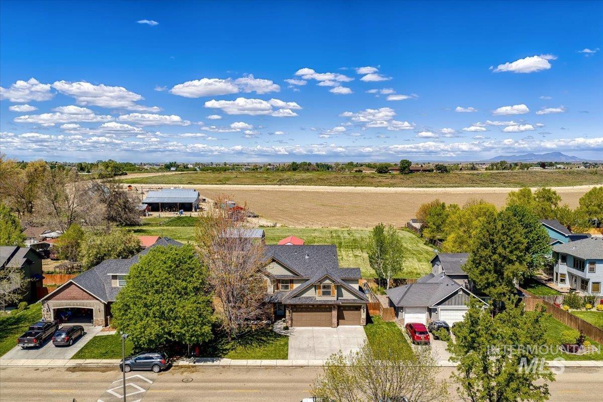 406 Triumph Drive, Middleton, Idaho 83644, 4 Bedrooms, 3.5 Bathrooms, Residential For Sale, Price $595,500,MLS 98983856