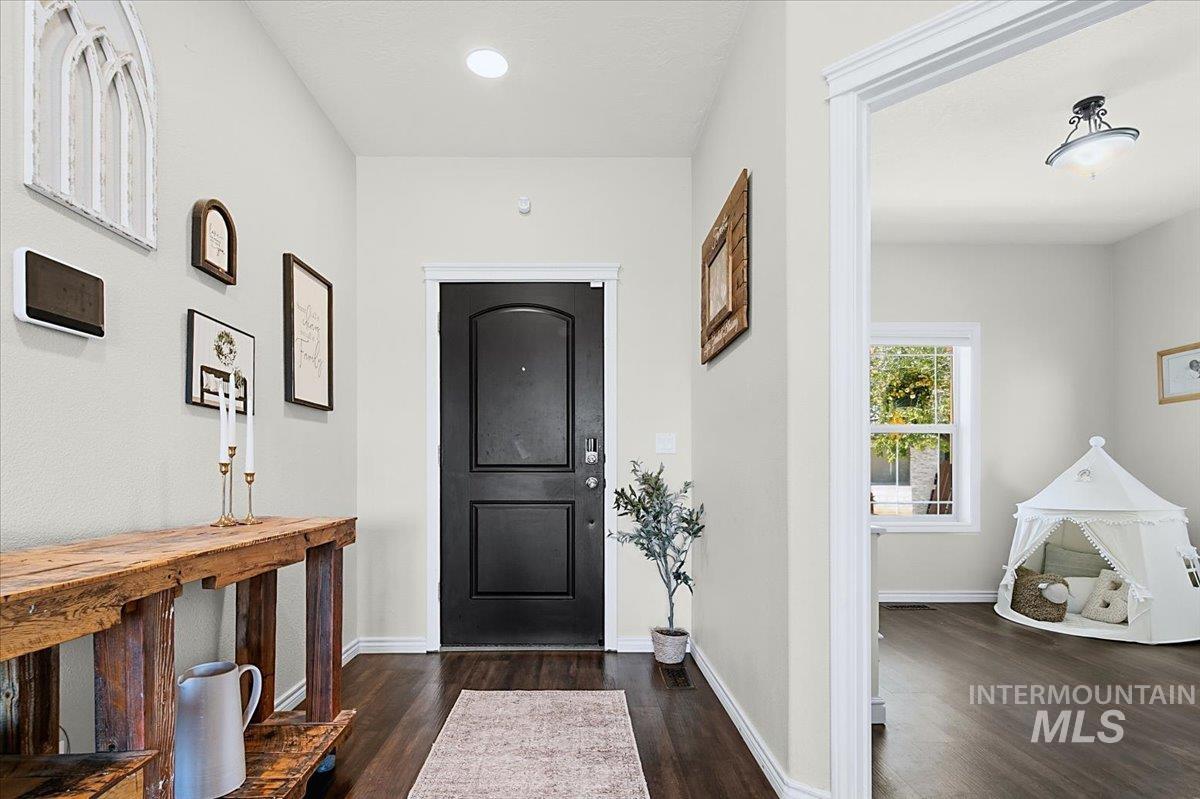 406 Triumph Drive, Middleton, Idaho 83644, 4 Bedrooms, 3.5 Bathrooms, Residential For Sale, Price $595,500,MLS 98983856