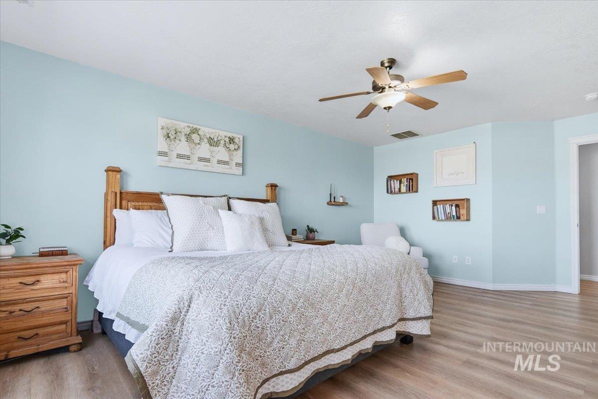 406 Triumph Drive, Middleton, Idaho 83644, 4 Bedrooms, 3.5 Bathrooms, Residential For Sale, Price $595,500,MLS 98983856