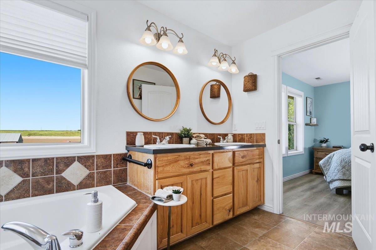 406 Triumph Drive, Middleton, Idaho 83644, 4 Bedrooms, 3.5 Bathrooms, Residential For Sale, Price $595,500,MLS 98983856