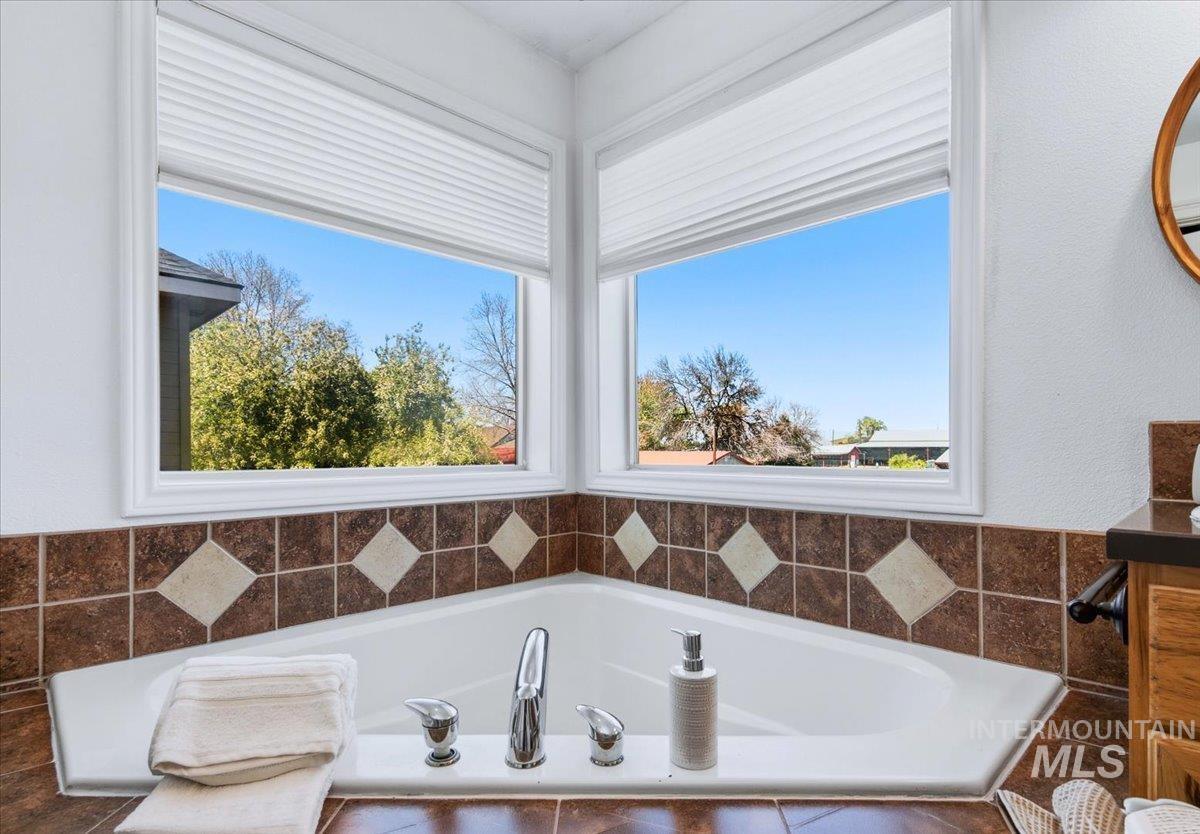 406 Triumph Drive, Middleton, Idaho 83644, 4 Bedrooms, 3.5 Bathrooms, Residential For Sale, Price $595,500,MLS 98983856