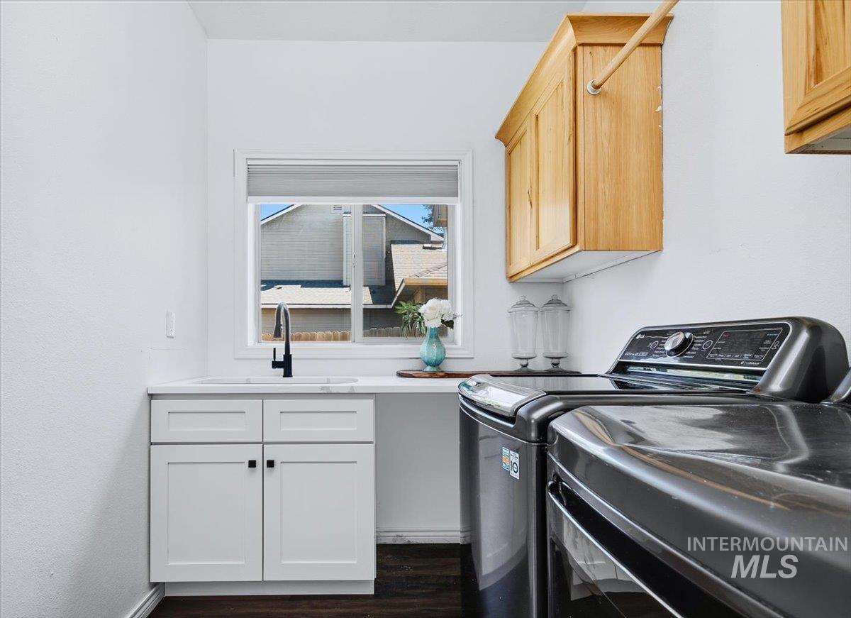 406 Triumph Drive, Middleton, Idaho 83644, 4 Bedrooms, 3.5 Bathrooms, Residential For Sale, Price $595,500,MLS 98983856