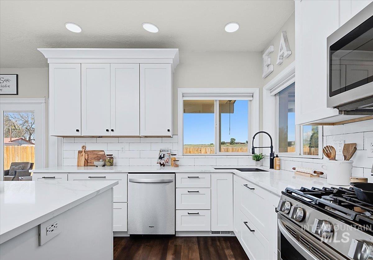 406 Triumph Drive, Middleton, Idaho 83644, 4 Bedrooms, 3.5 Bathrooms, Residential For Sale, Price $595,500,MLS 98983856