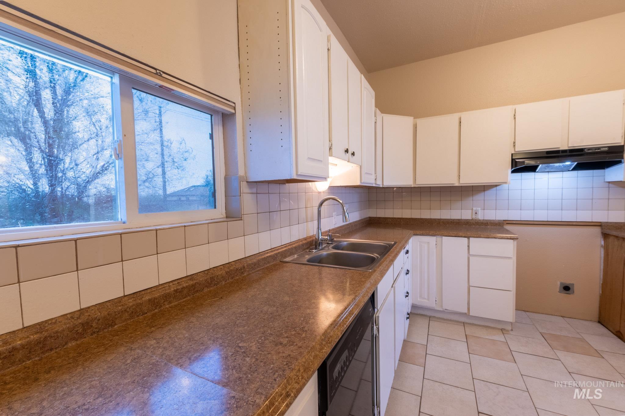 1410 S St, Heyburn, Idaho 83336, 3 Bedrooms, 1 Bathroom, Residential For Sale, Price $210,000, 98983857