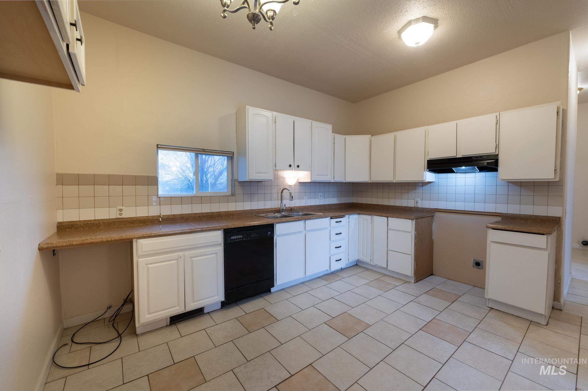 1410 S St, Heyburn, Idaho 83336, 3 Bedrooms, 1 Bathroom, Residential For Sale, Price $210,000, 98983857