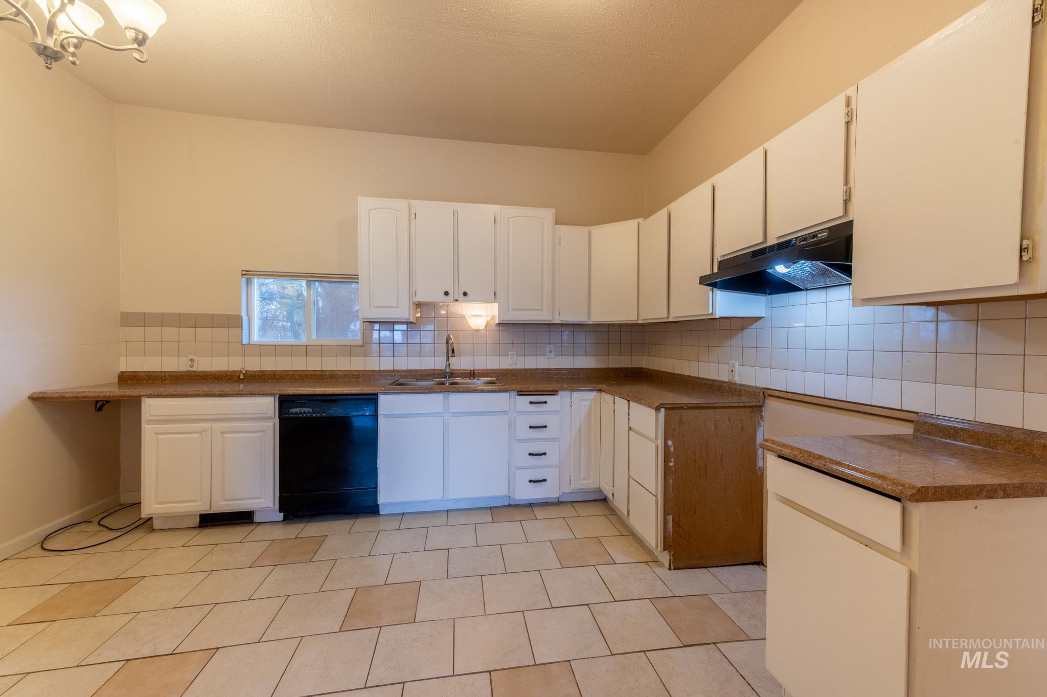 1410 S St, Heyburn, Idaho 83336, 3 Bedrooms, 1 Bathroom, Residential For Sale, Price $210,000, 98983857