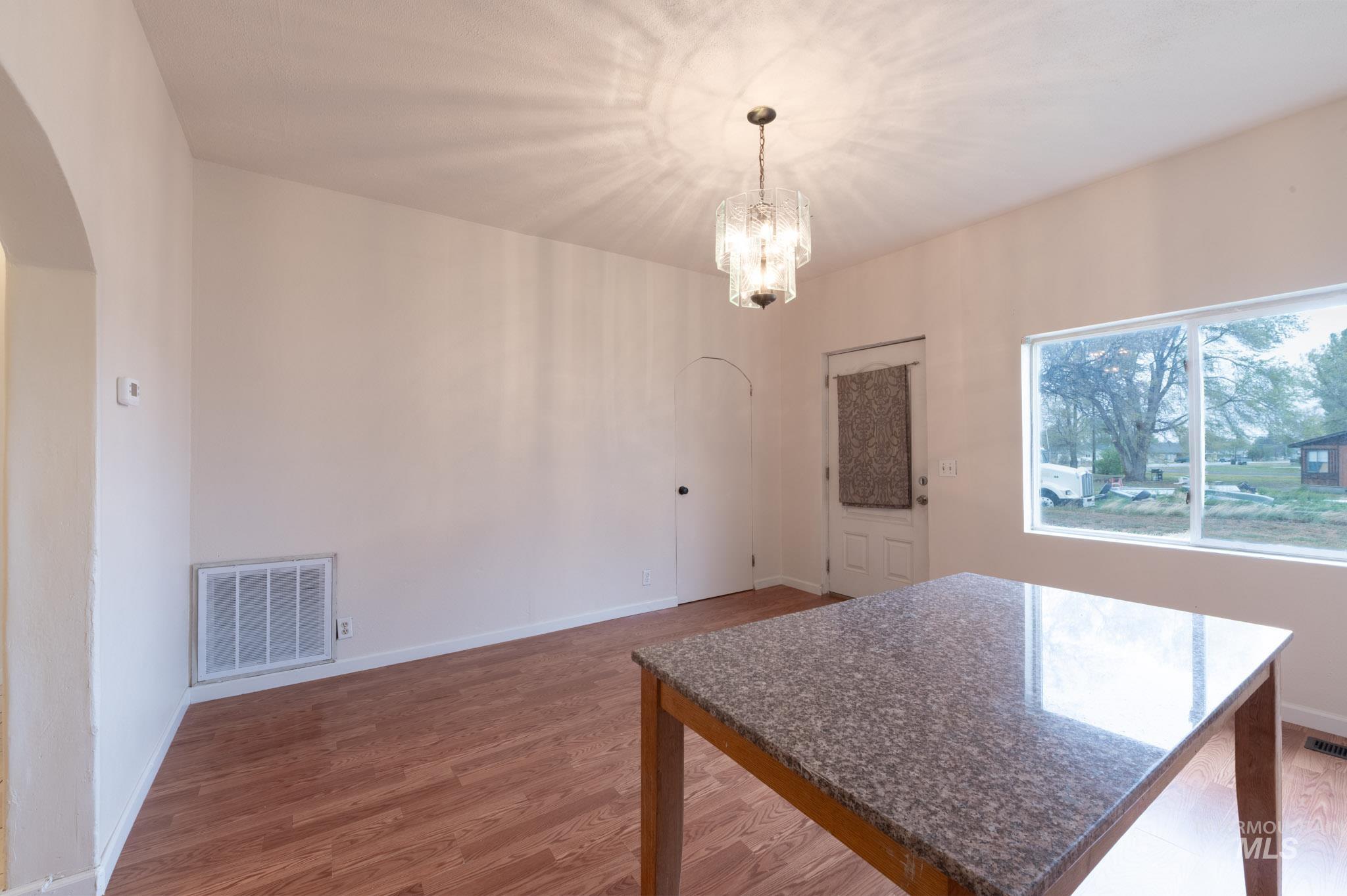 1410 S St, Heyburn, Idaho 83336, 3 Bedrooms, 1 Bathroom, Residential For Sale, Price $210,000, 98983857