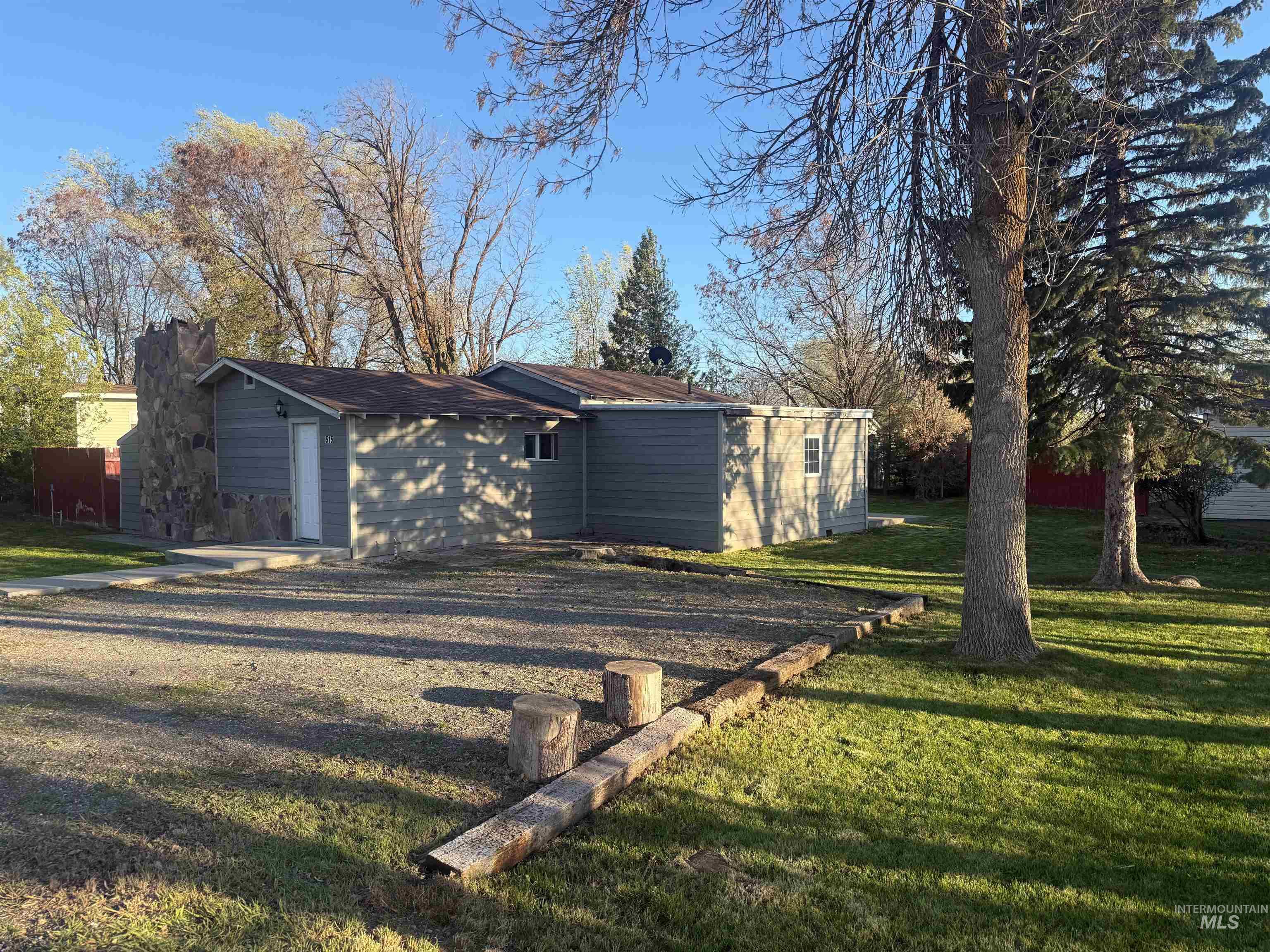 515 W C Street, Shoshone, Idaho 83352, 2 Bedrooms, 2 Bathrooms, Residential For Sale, Price $330,000, 98983860