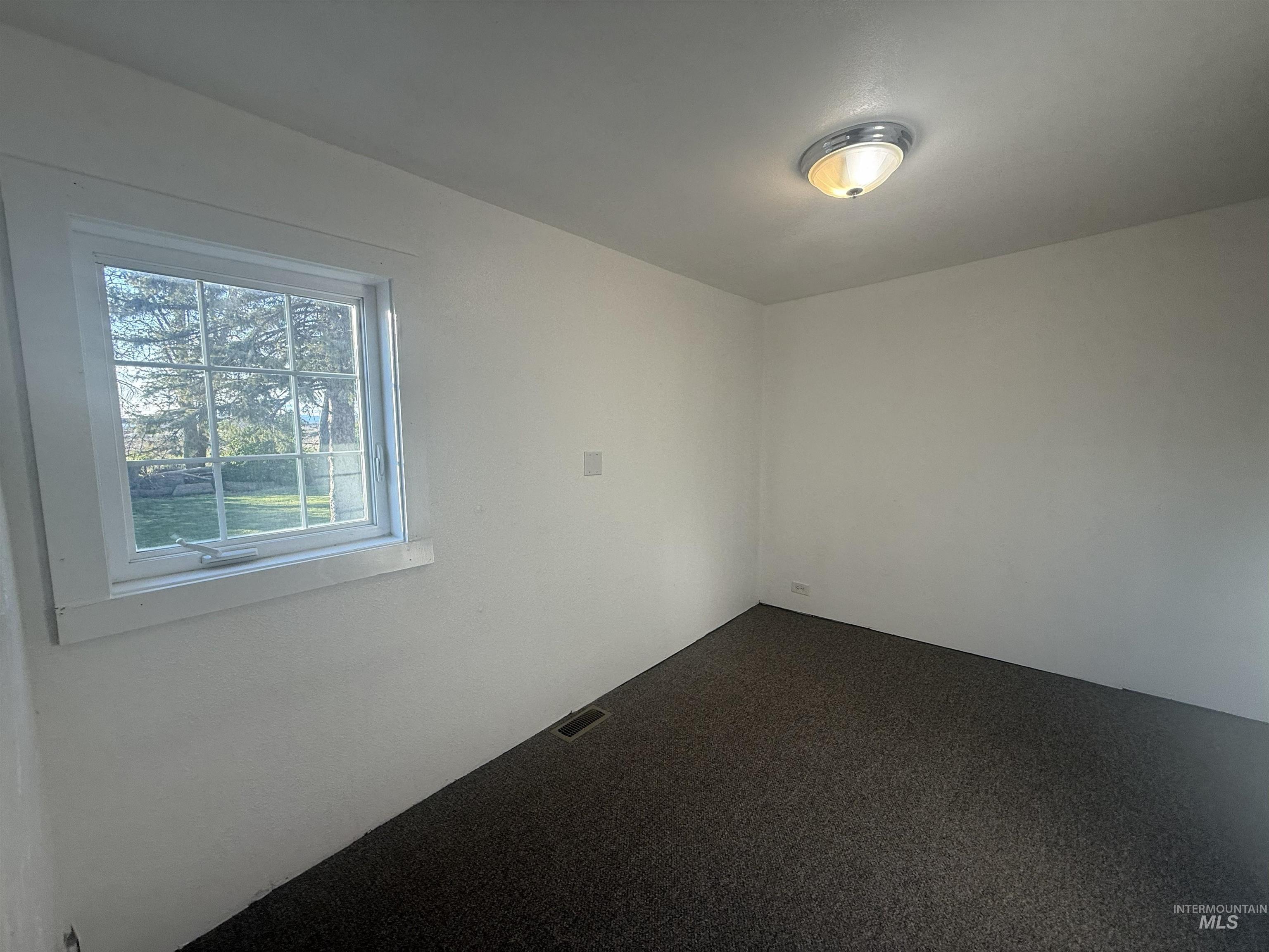 515 W C Street, Shoshone, Idaho 83352, 2 Bedrooms, 2 Bathrooms, Residential For Sale, Price $330,000, 98983860