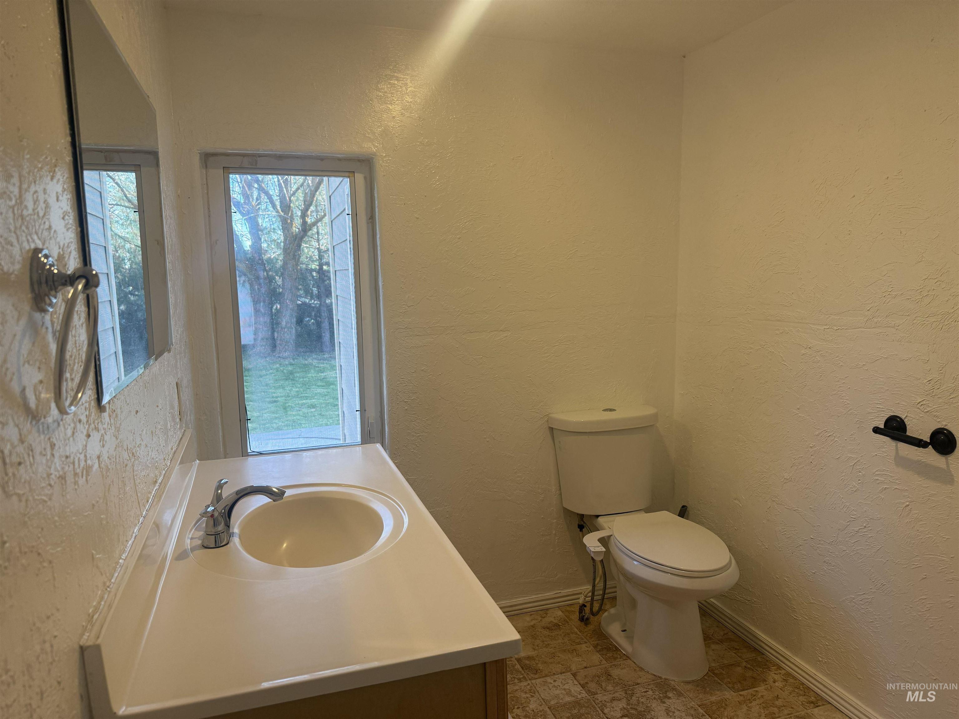 515 W C Street, Shoshone, Idaho 83352, 2 Bedrooms, 2 Bathrooms, Residential For Sale, Price $330,000, 98983860