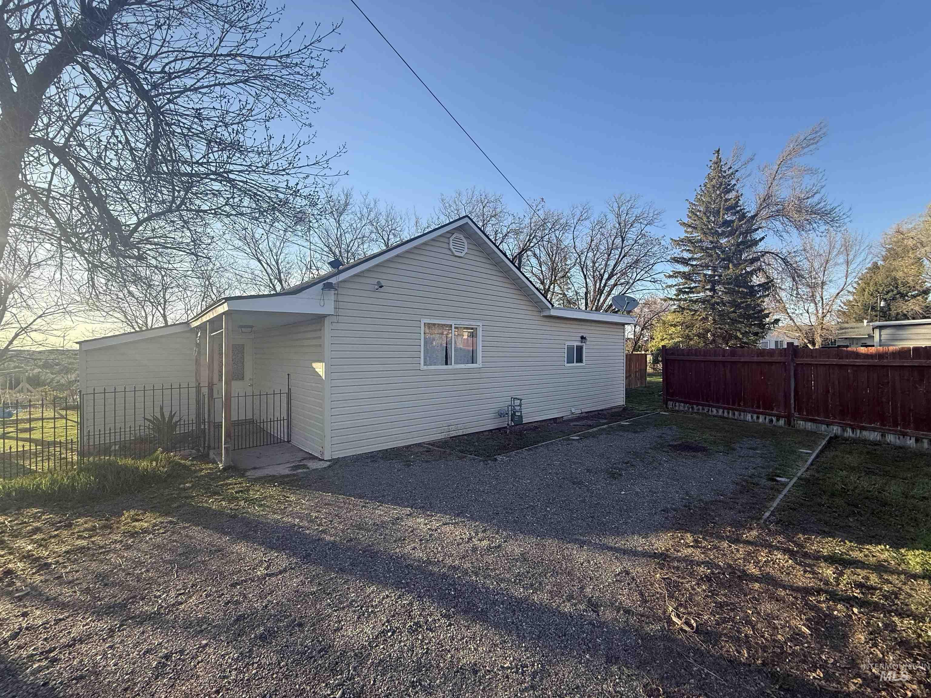 515 W C Street, Shoshone, Idaho 83352, 2 Bedrooms, 2 Bathrooms, Residential For Sale, Price $330,000, 98983860