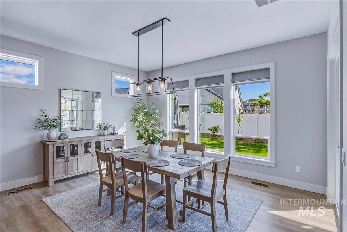 8033 W Sparks Lake Dr, Boise, Idaho 83714, 4 Bedrooms, 2.5 Bathrooms, Residential For Sale, Price $1,040,000,MLS 98983862