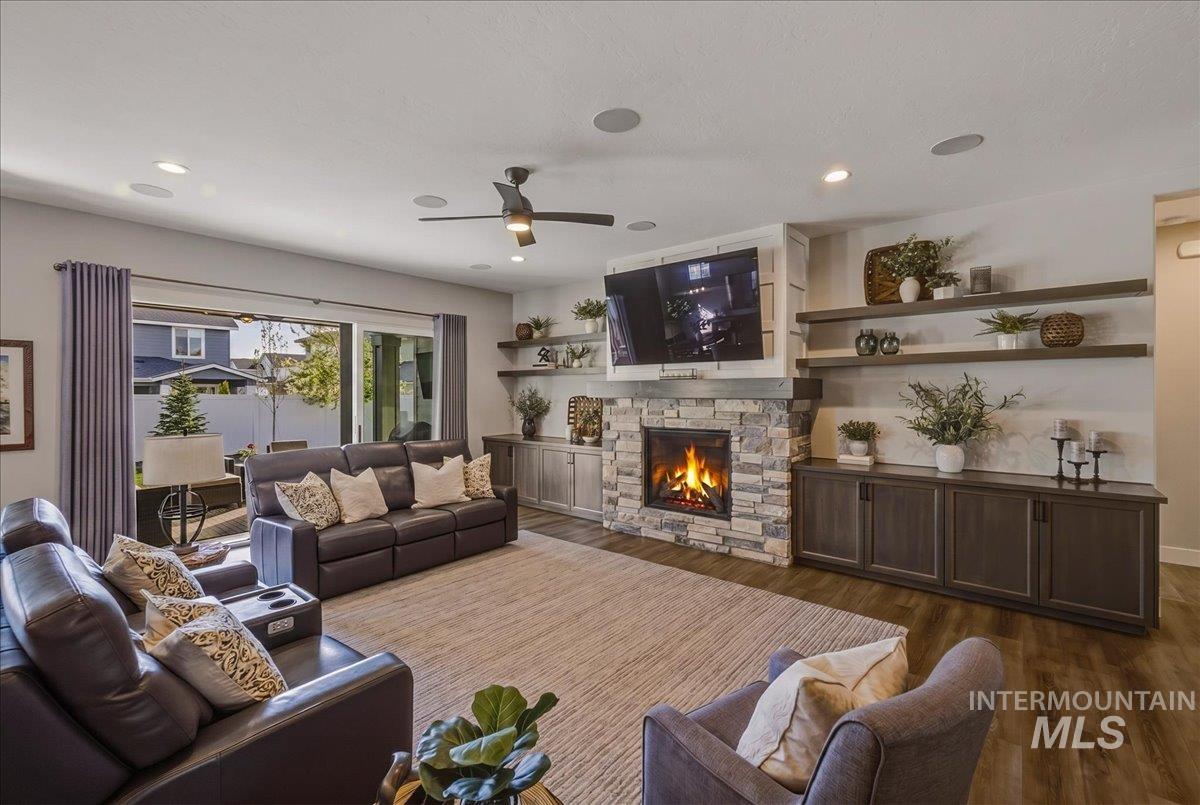 8033 W Sparks Lake Dr, Boise, Idaho 83714, 4 Bedrooms, 2.5 Bathrooms, Residential For Sale, Price $1,040,000,MLS 98983862