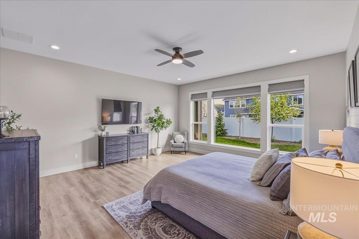 8033 W Sparks Lake Dr, Boise, Idaho 83714, 4 Bedrooms, 2.5 Bathrooms, Residential For Sale, Price $1,040,000,MLS 98983862