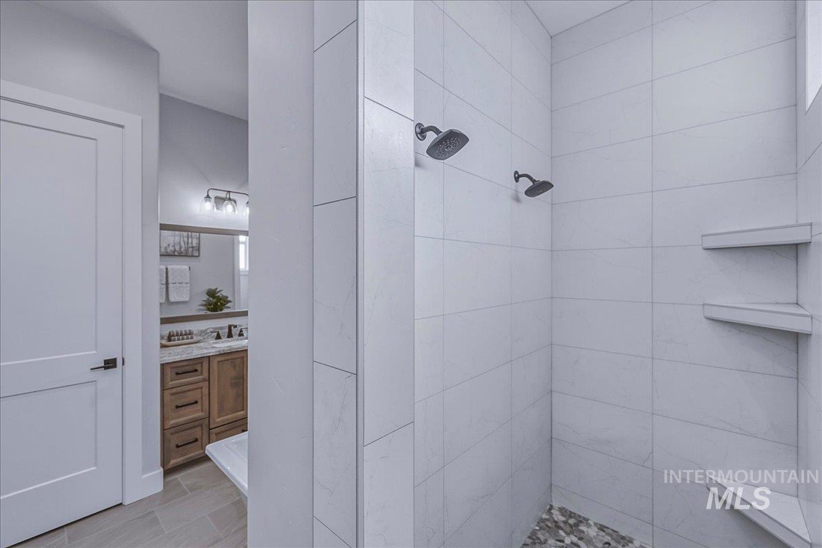 8033 W Sparks Lake Dr, Boise, Idaho 83714, 4 Bedrooms, 2.5 Bathrooms, Residential For Sale, Price $1,040,000,MLS 98983862