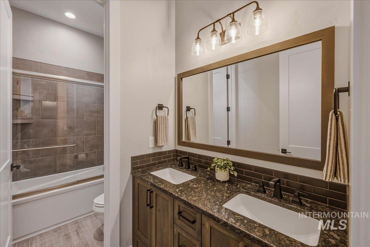 8033 W Sparks Lake Dr, Boise, Idaho 83714, 4 Bedrooms, 2.5 Bathrooms, Residential For Sale, Price $1,040,000,MLS 98983862