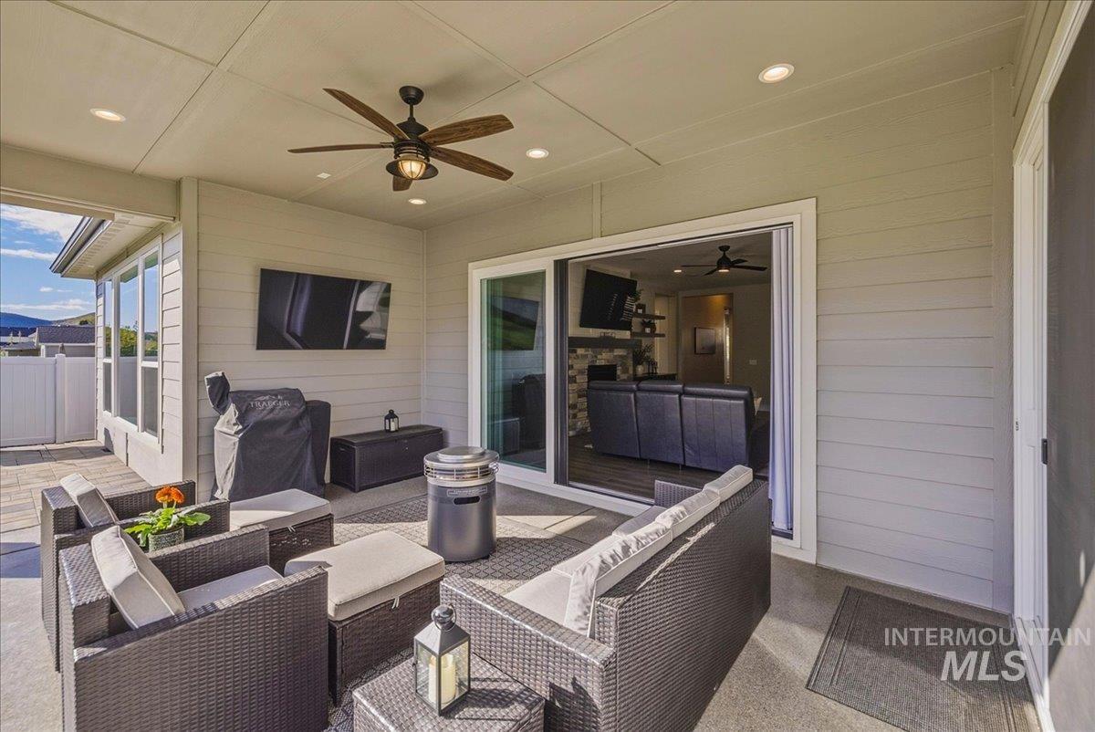 8033 W Sparks Lake Dr, Boise, Idaho 83714, 4 Bedrooms, 2.5 Bathrooms, Residential For Sale, Price $1,040,000,MLS 98983862