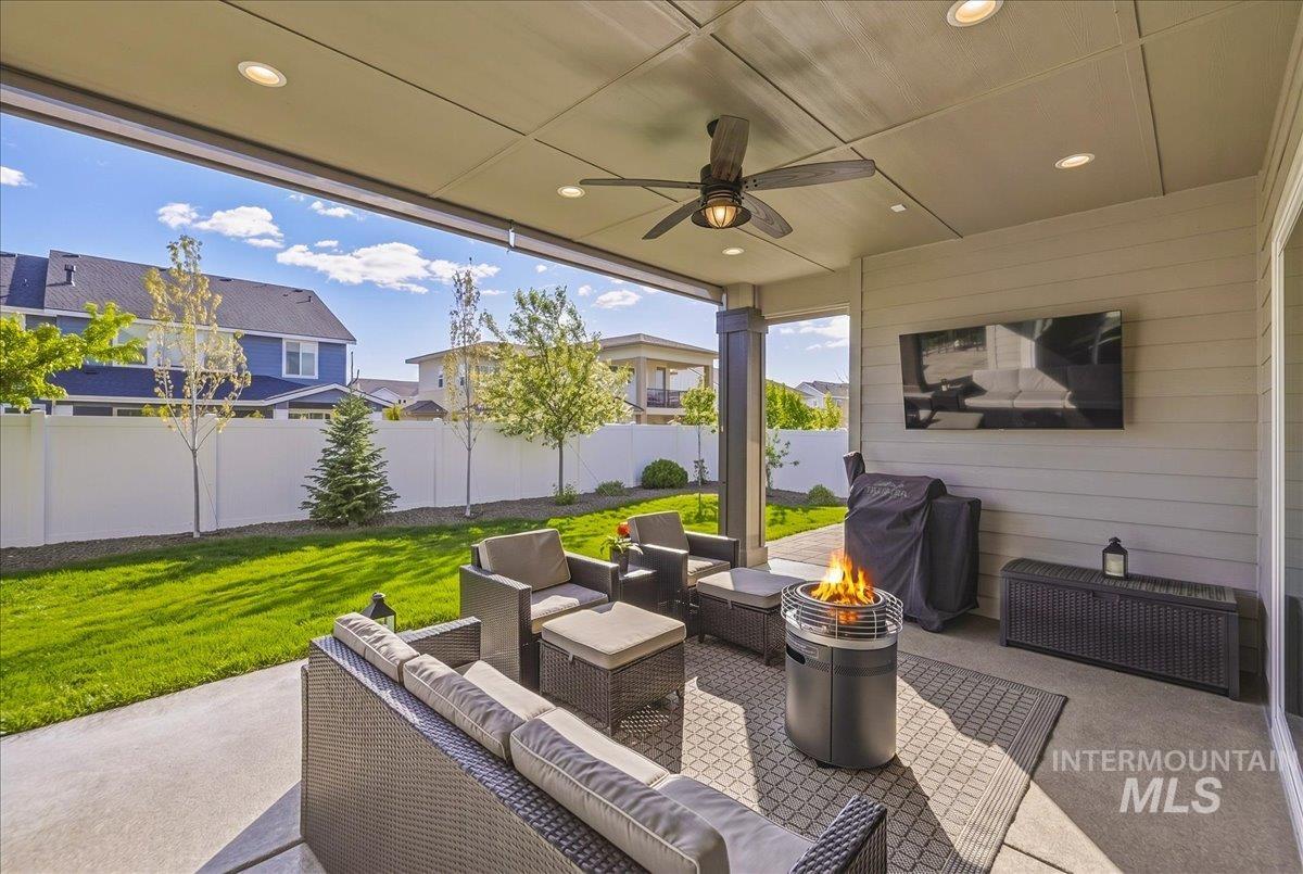 8033 W Sparks Lake Dr, Boise, Idaho 83714, 4 Bedrooms, 2.5 Bathrooms, Residential For Sale, Price $1,040,000,MLS 98983862